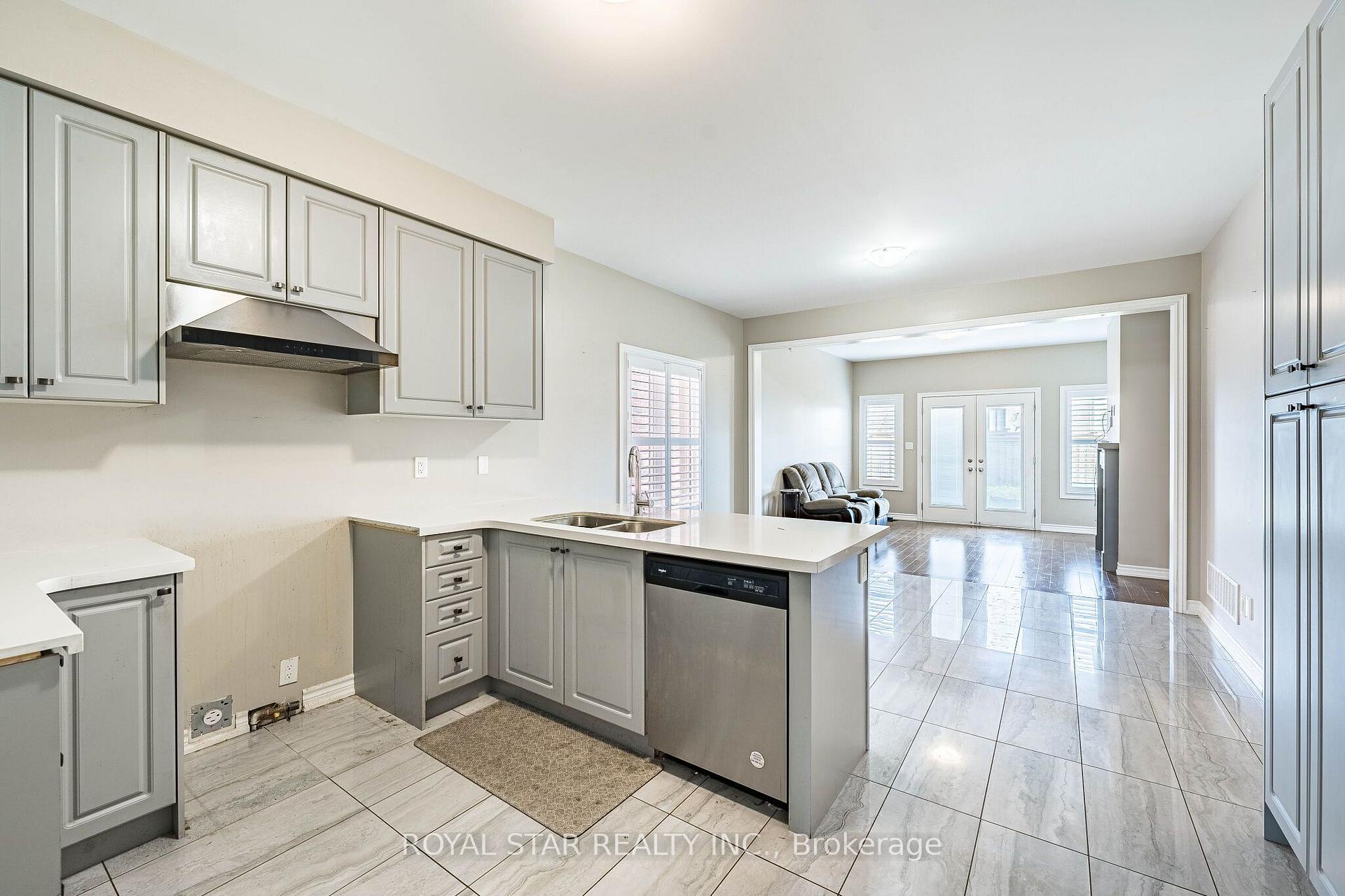 Photo 12 of 249 Fleetwood Drive, Oshawa, Eastdale — HOMEH