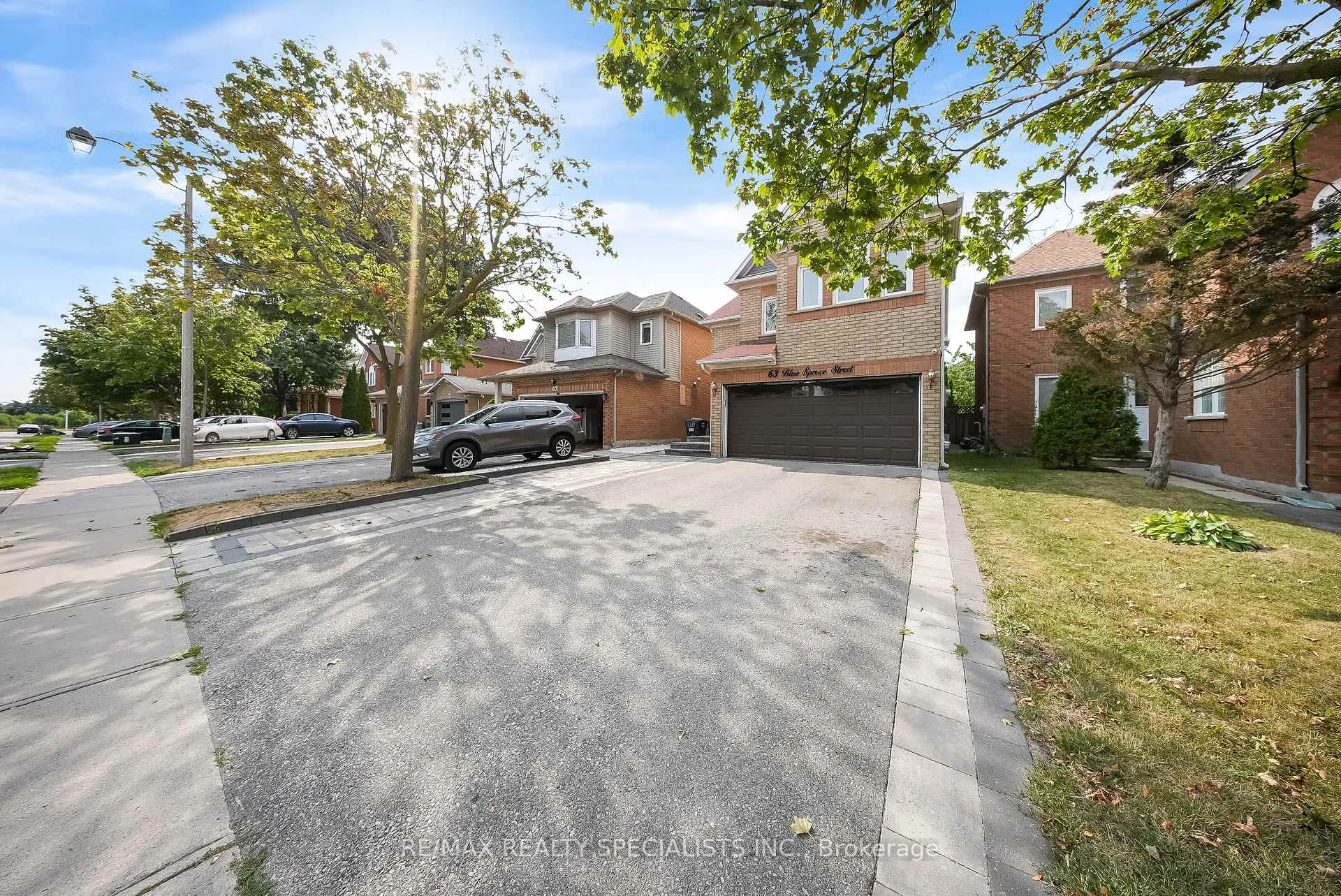 Photo 3 of 63 Blue Spruce Street, Brampton, Sandringham-Wellington — HOMEH