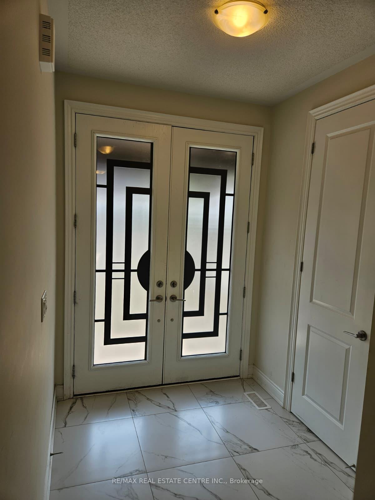 Photo 3 of 18 Gladmary Drive, Brampton, Bram West — HOMEH