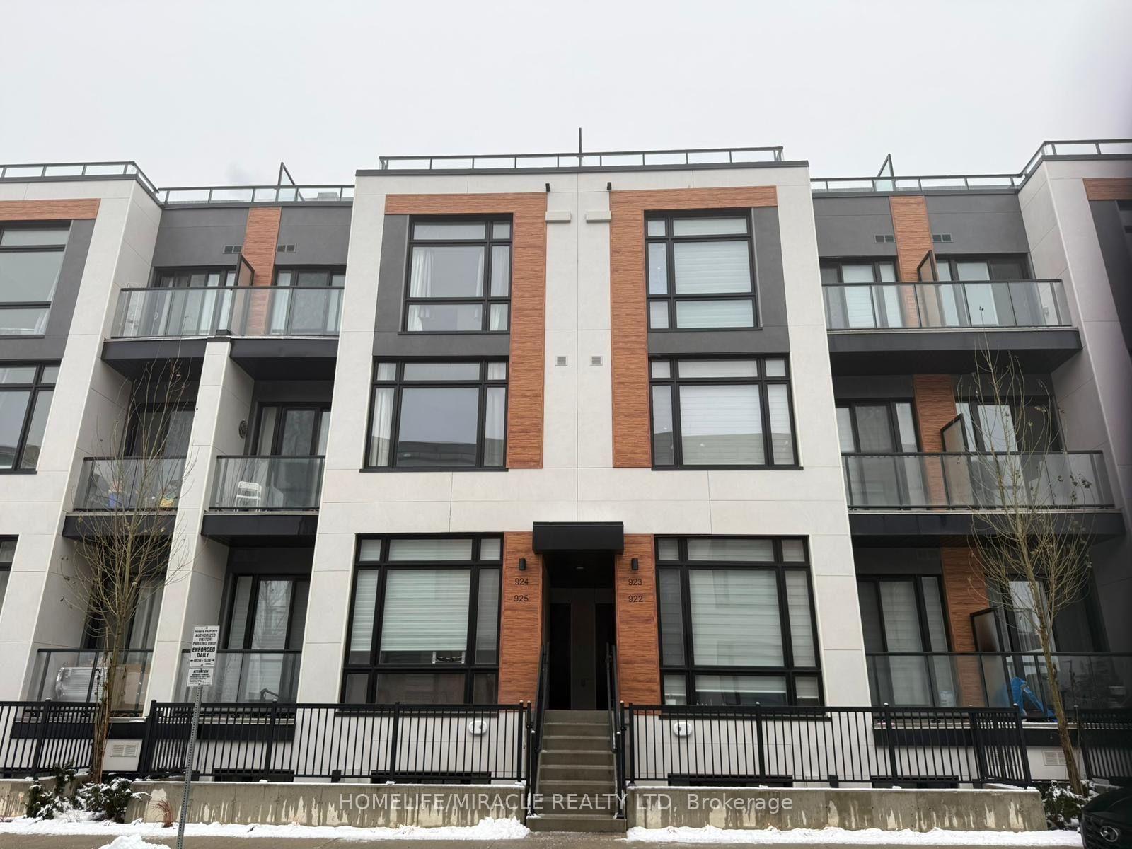 Front of Unit 924, 2 Steckley House Lane