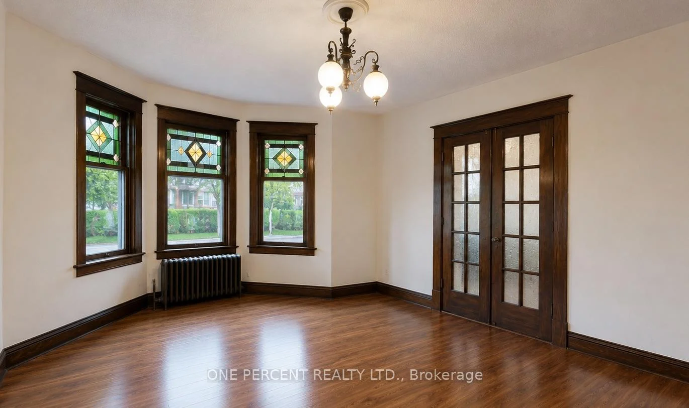 Photo 6 of 4602 Ryerson Crescent, Niagara Falls, Downtown — HOMEH