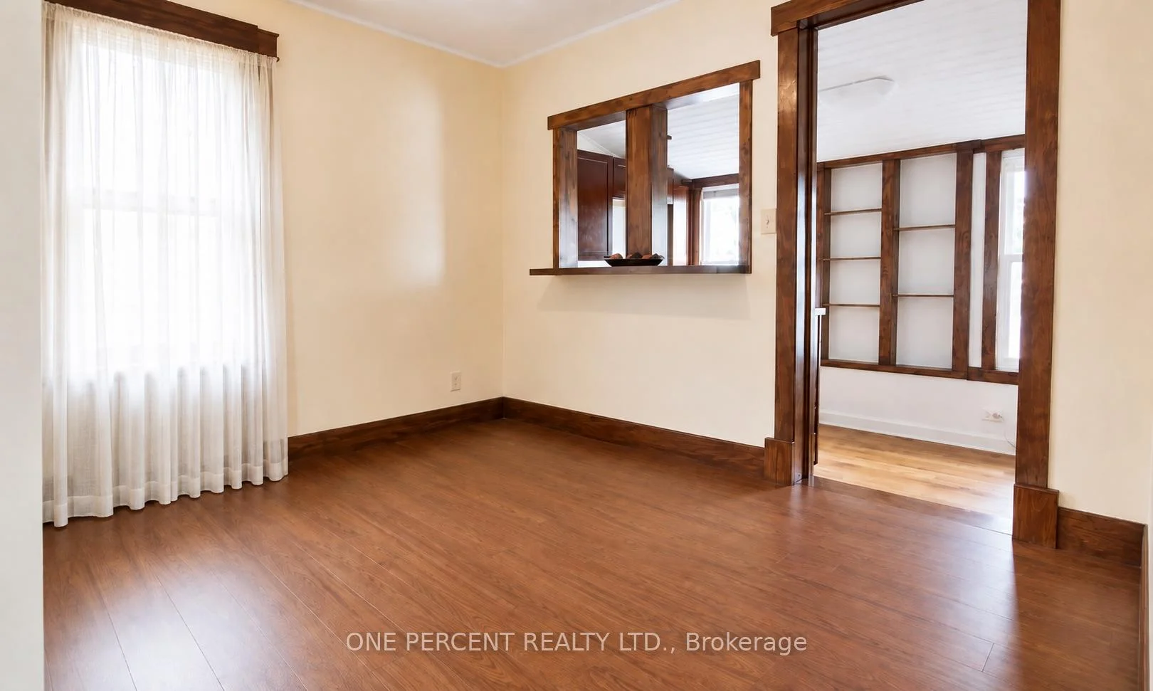 Photo 8 of 4602 Ryerson Crescent, Niagara Falls, Downtown — HOMEH