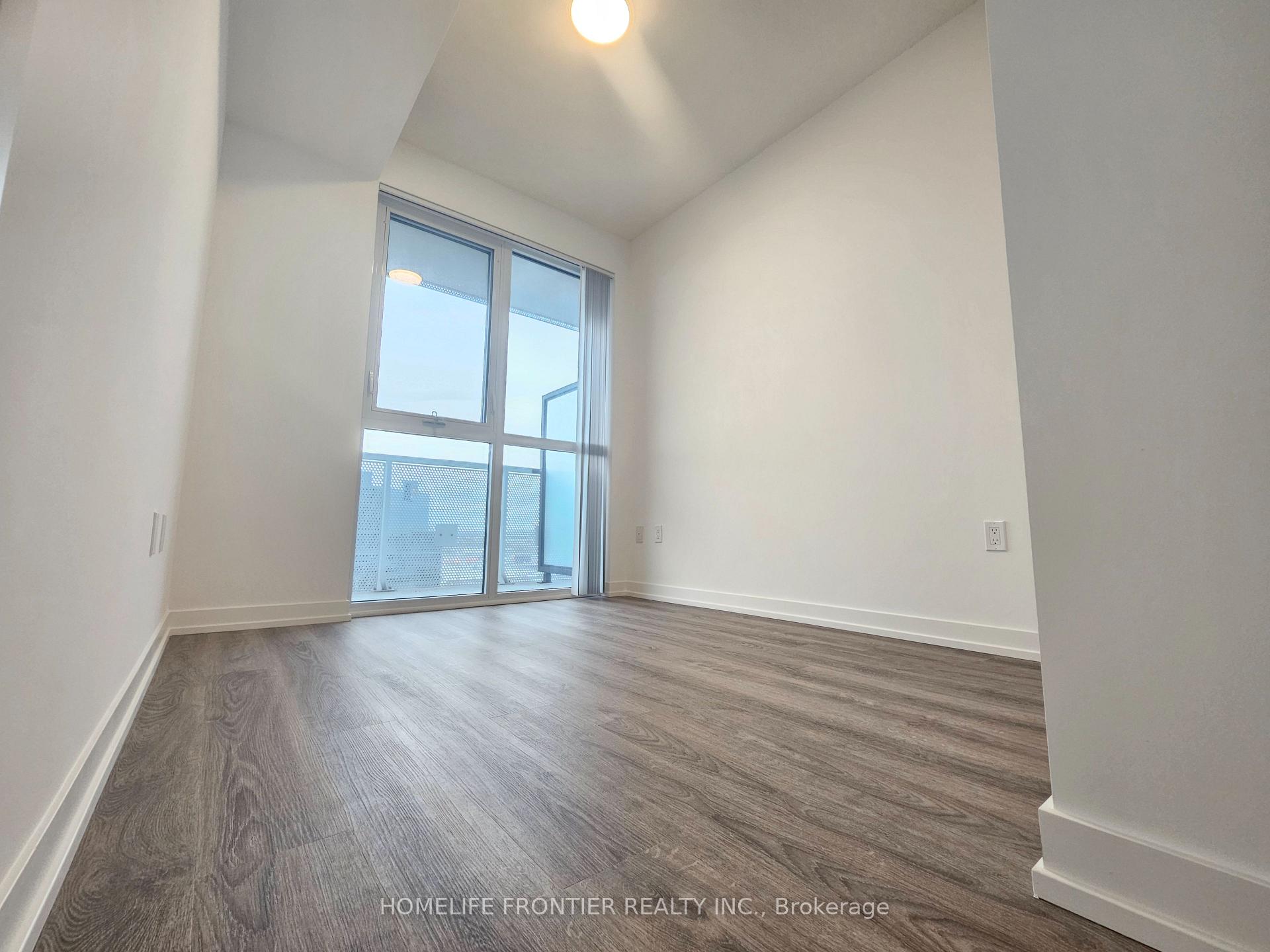 Photo 9 of Unit 902, 8 Interchange Way, Vaughan, Vaughan Corporate Centre — HOMEH