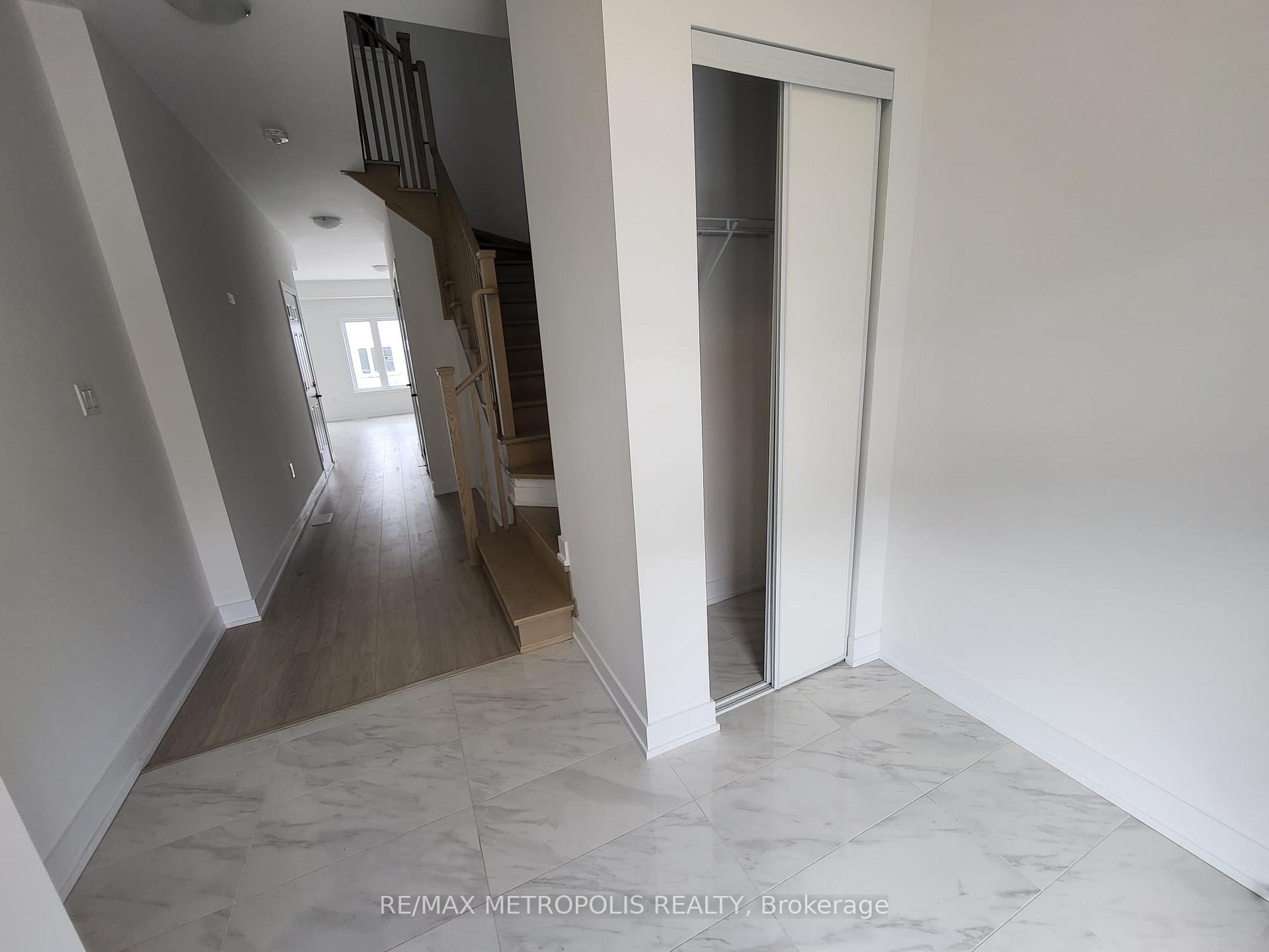 Photo 3 of 13 Hay Lane, Barrie, Rural Barrie Southeast — HOMEH