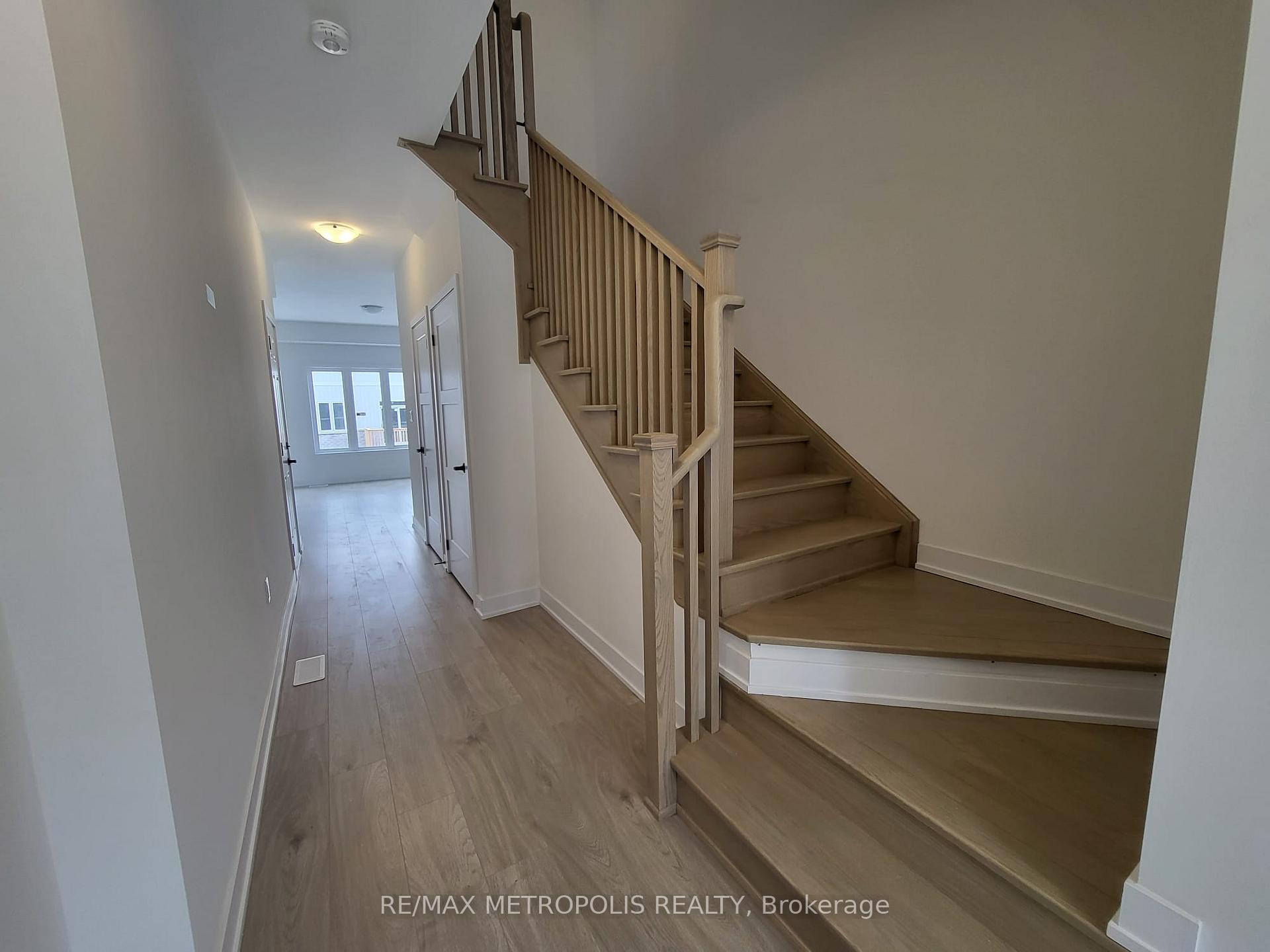 Photo 4 of 13 Hay Lane, Barrie, Rural Barrie Southeast — HOMEH