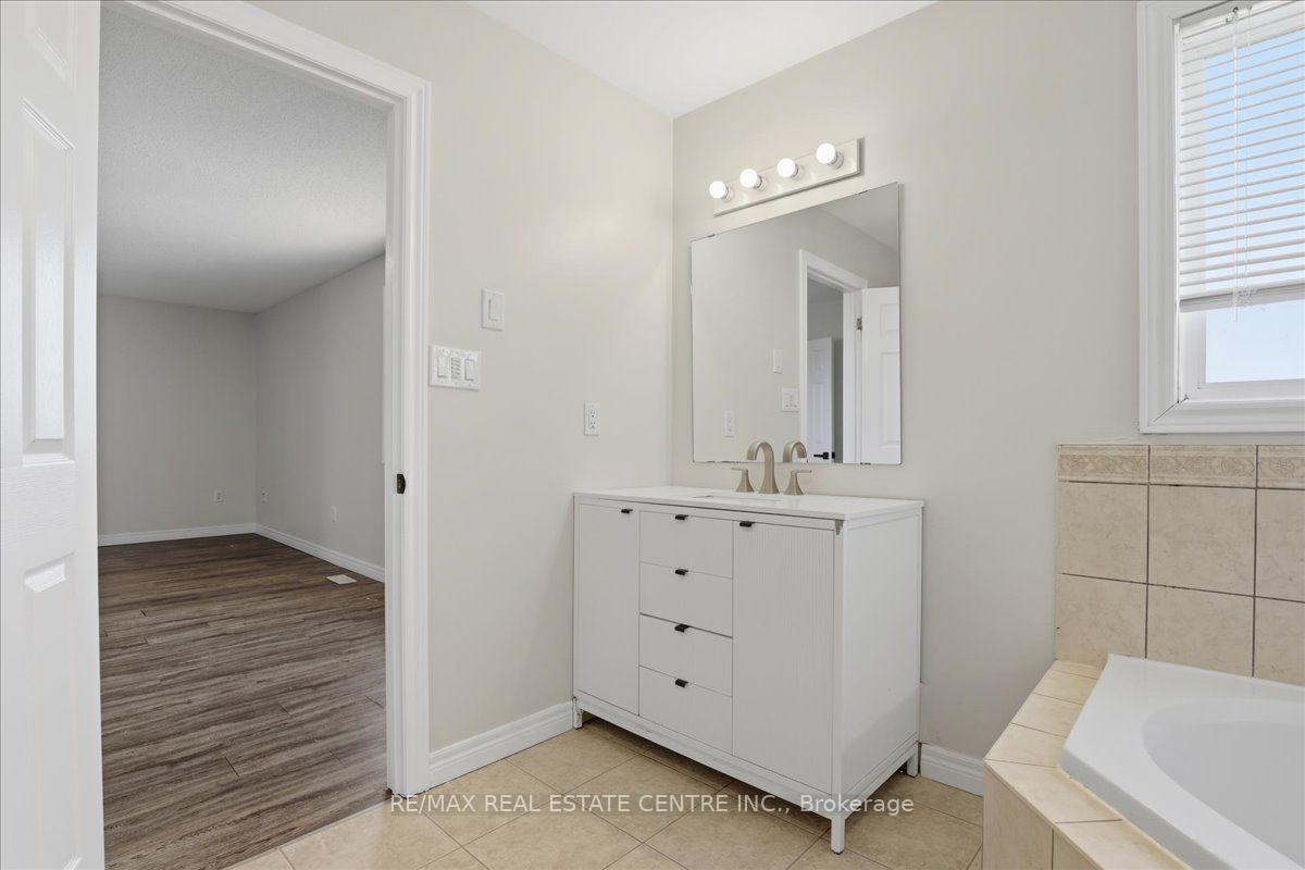 Photo 26 of 43 Decaro Crescent, Cambridge, Grow Community Centre — HOMEH