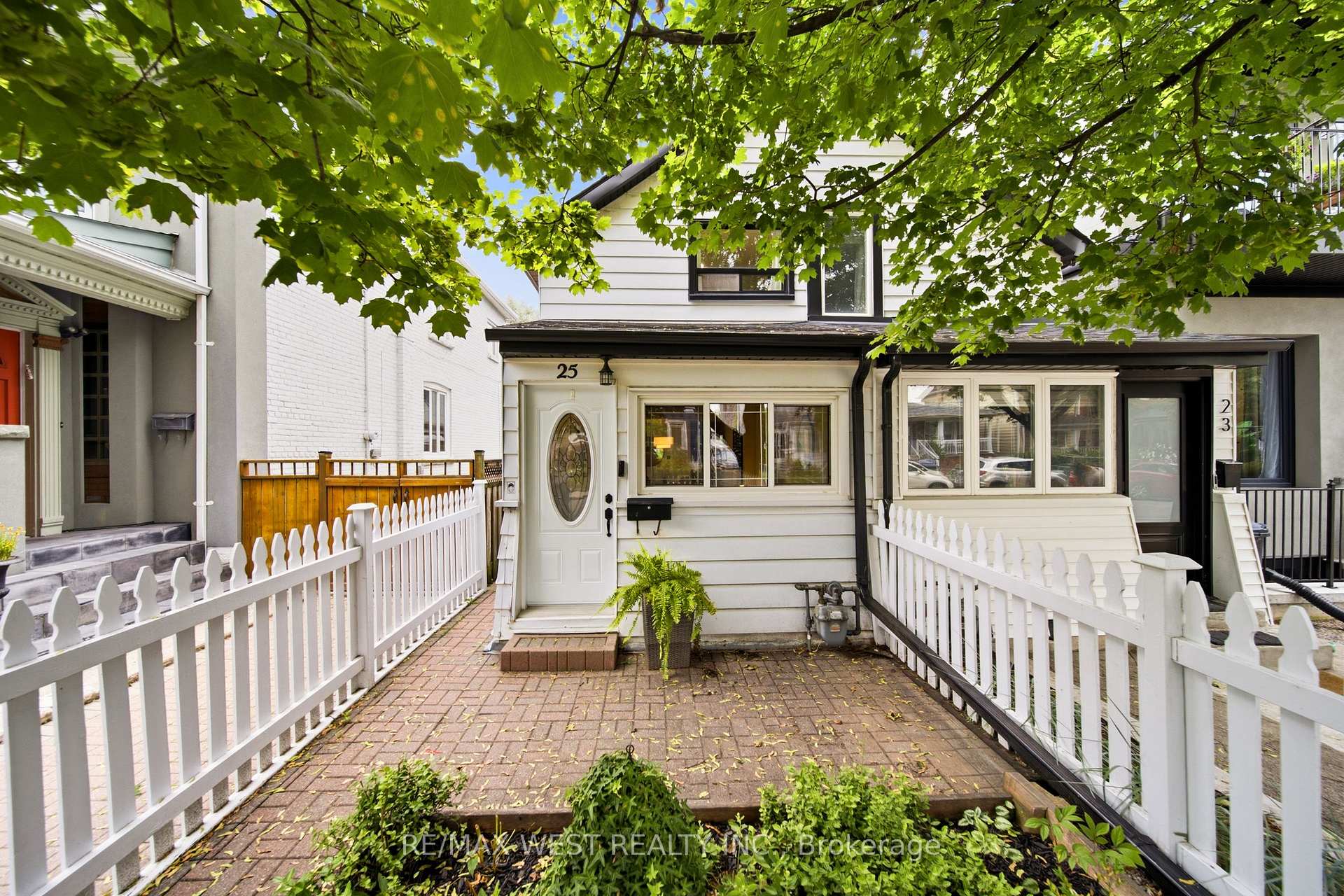 Photo 1 of 25 Batavia Avenue, Toronto, Rockcliffe-Smythe — HOMEH