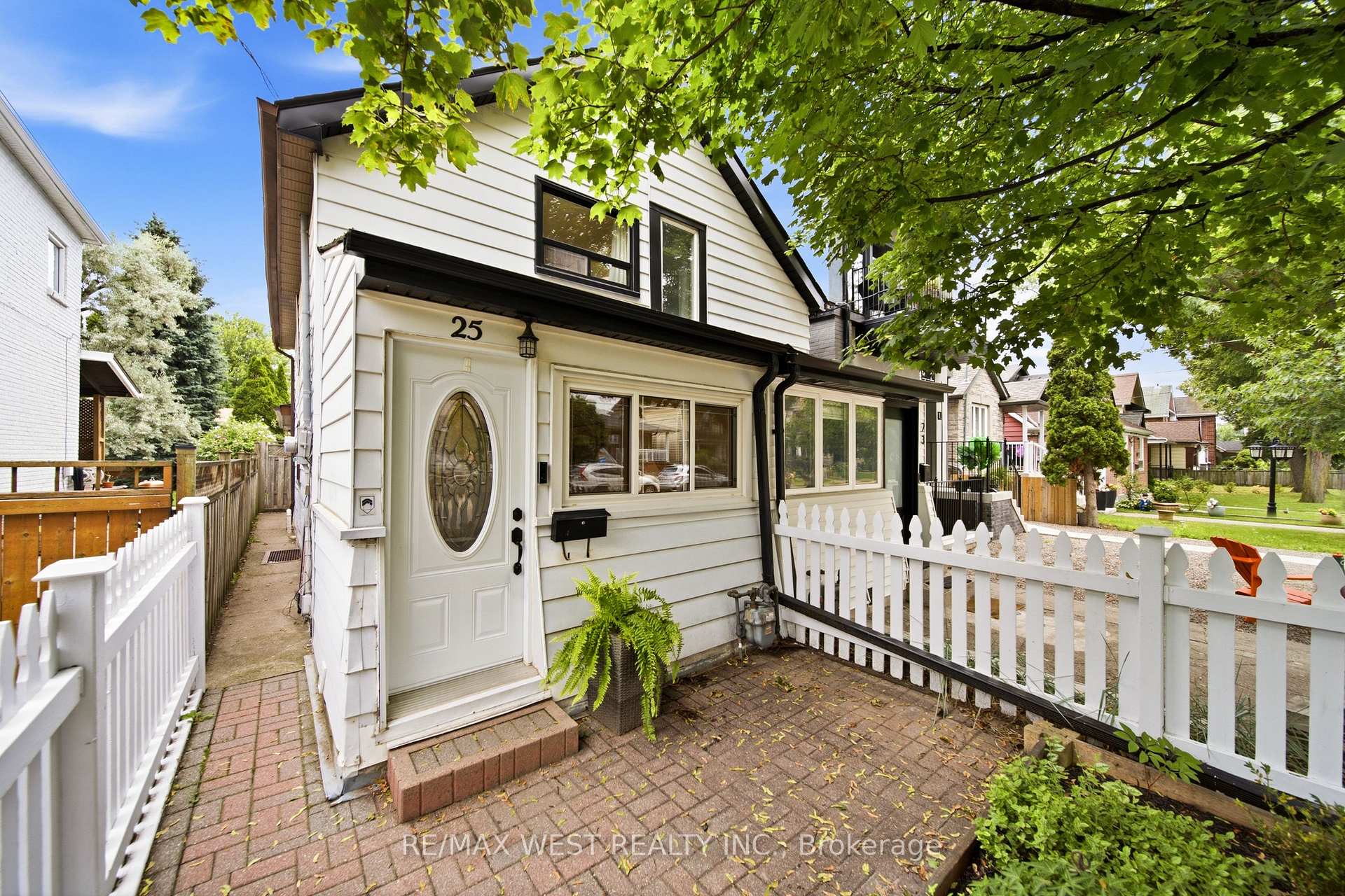 Photo 2 of 25 Batavia Avenue, Toronto, Rockcliffe-Smythe — HOMEH