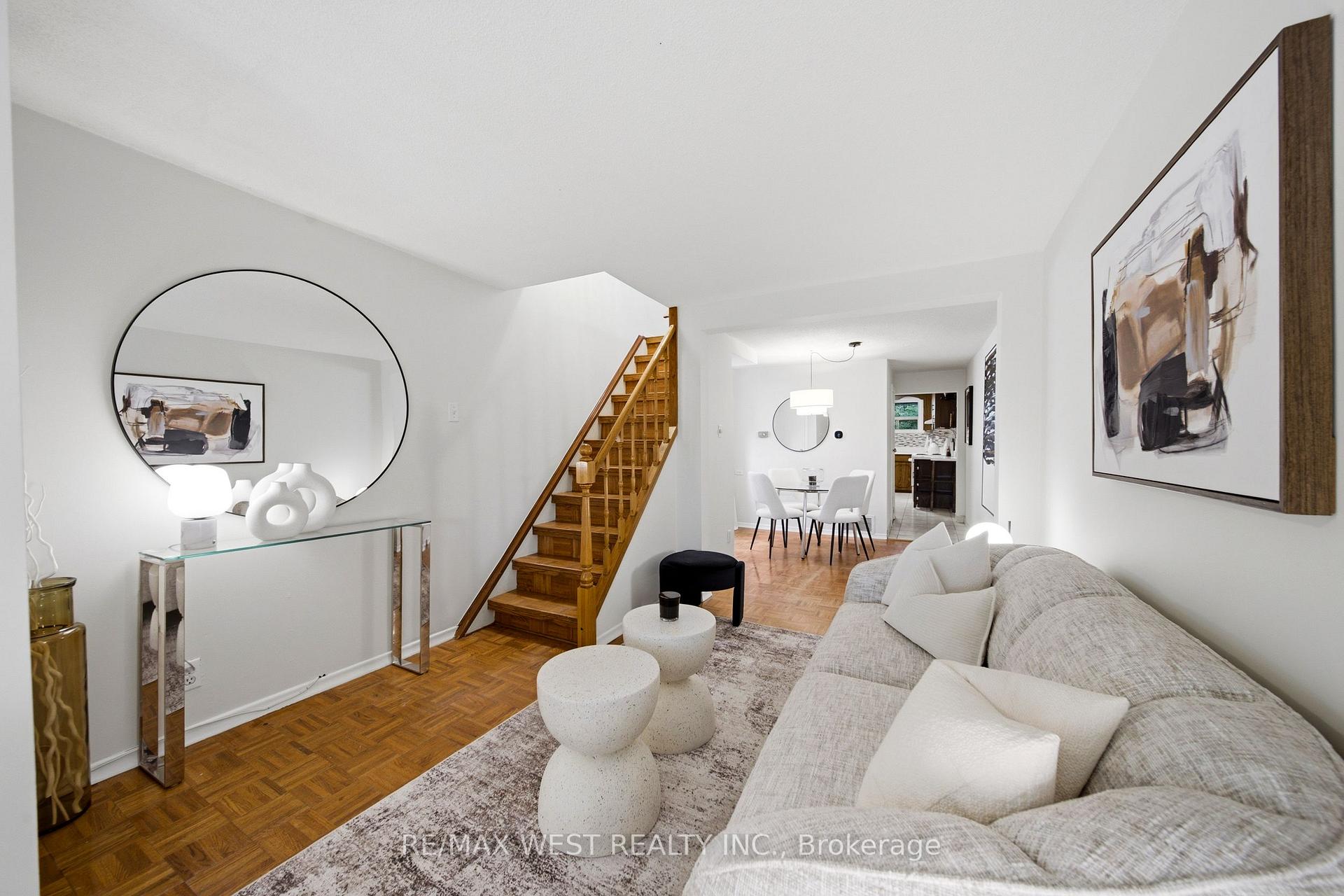 Photo 4 of 25 Batavia Avenue, Toronto, Rockcliffe-Smythe — HOMEH