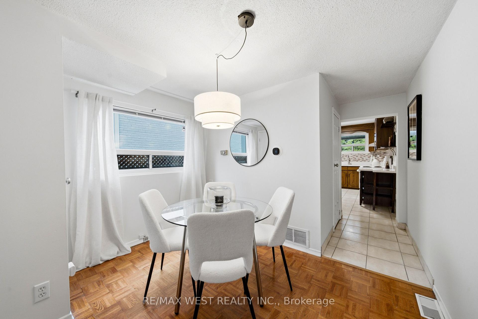 Photo 5 of 25 Batavia Avenue, Toronto, Rockcliffe-Smythe — HOMEH