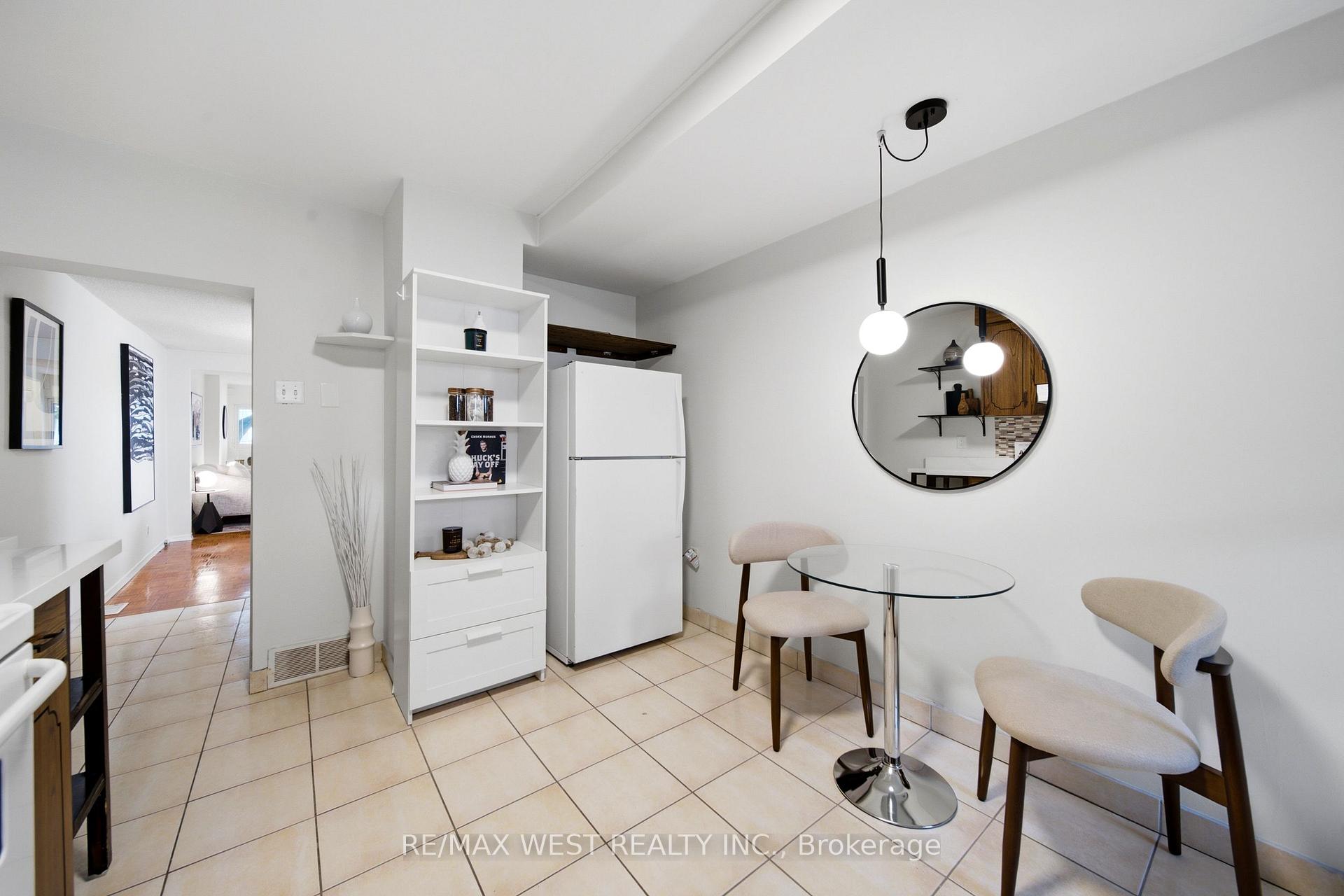 Photo 8 of 25 Batavia Avenue, Toronto, Rockcliffe-Smythe — HOMEH