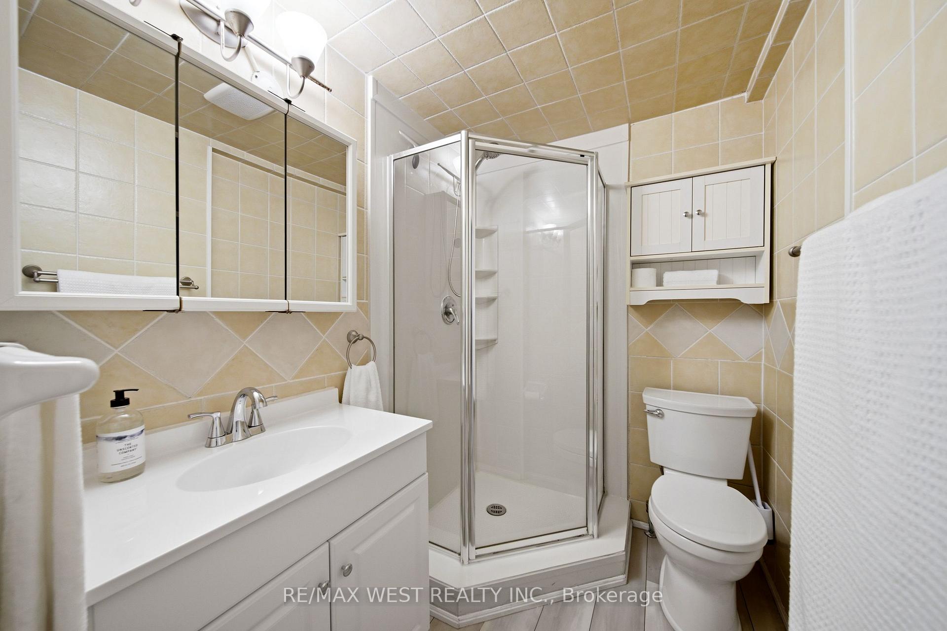 Photo 9 of 25 Batavia Avenue, Toronto, Rockcliffe-Smythe — HOMEH