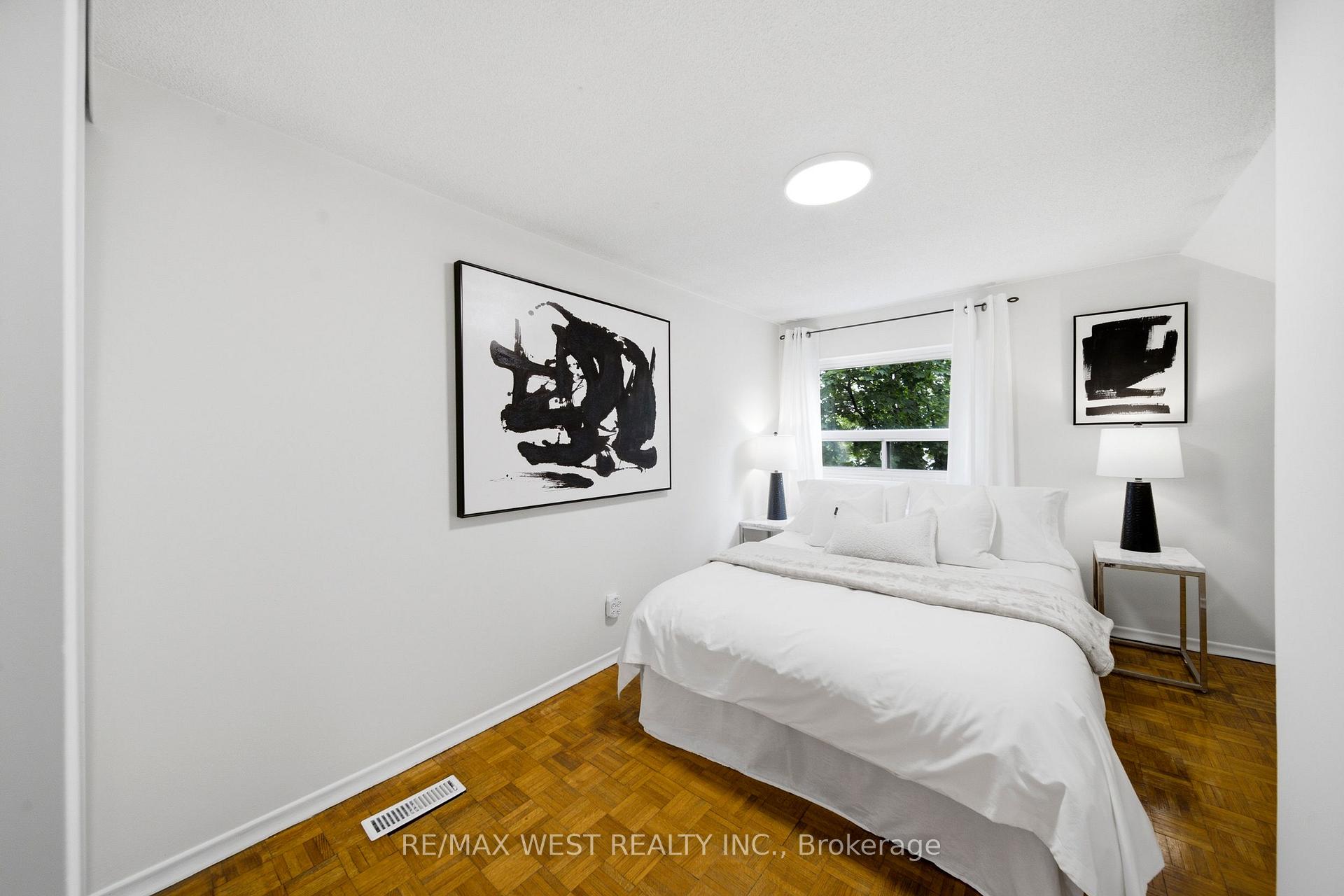 Photo 10 of 25 Batavia Avenue, Toronto, Rockcliffe-Smythe — HOMEH