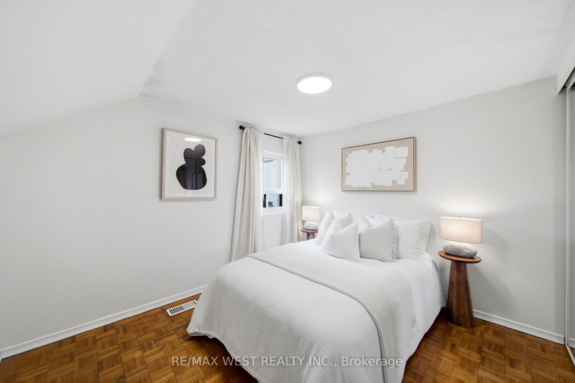 Photo 11 of 25 Batavia Avenue, Toronto, Rockcliffe-Smythe — HOMEH