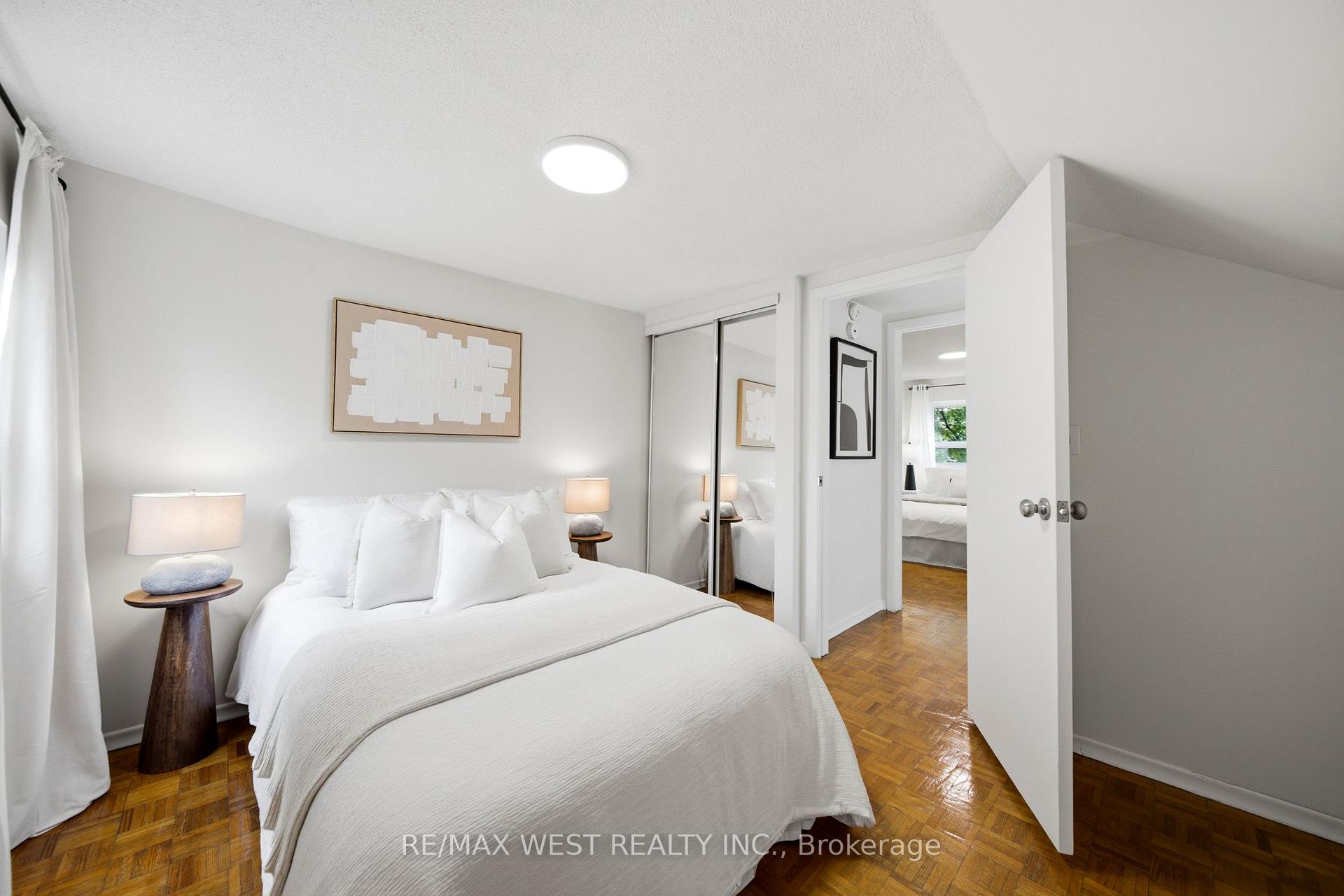 Photo 12 of 25 Batavia Avenue, Toronto, Rockcliffe-Smythe — HOMEH