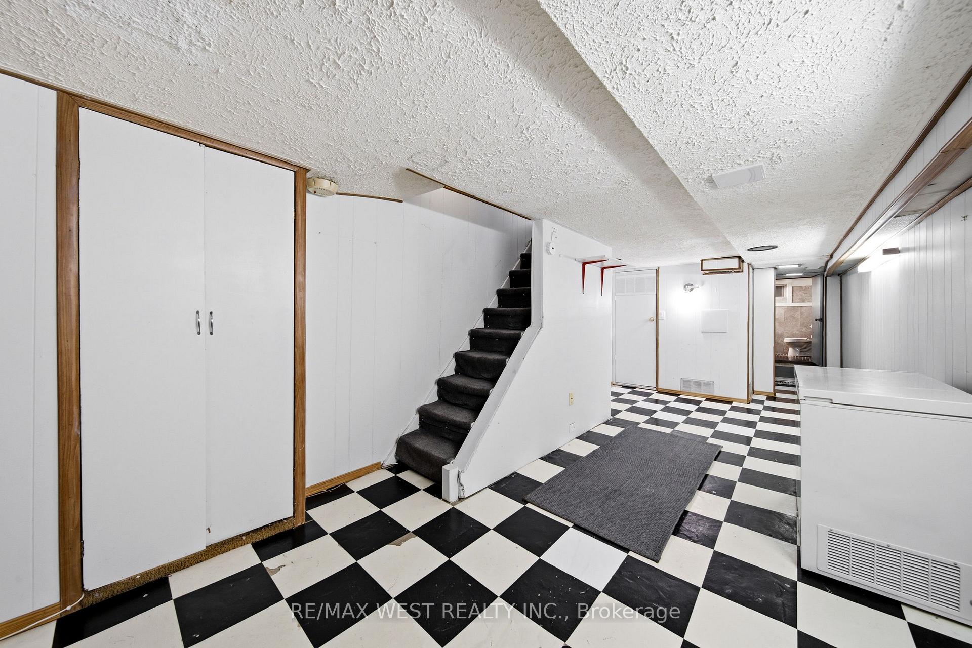Photo 13 of 25 Batavia Avenue, Toronto, Rockcliffe-Smythe — HOMEH