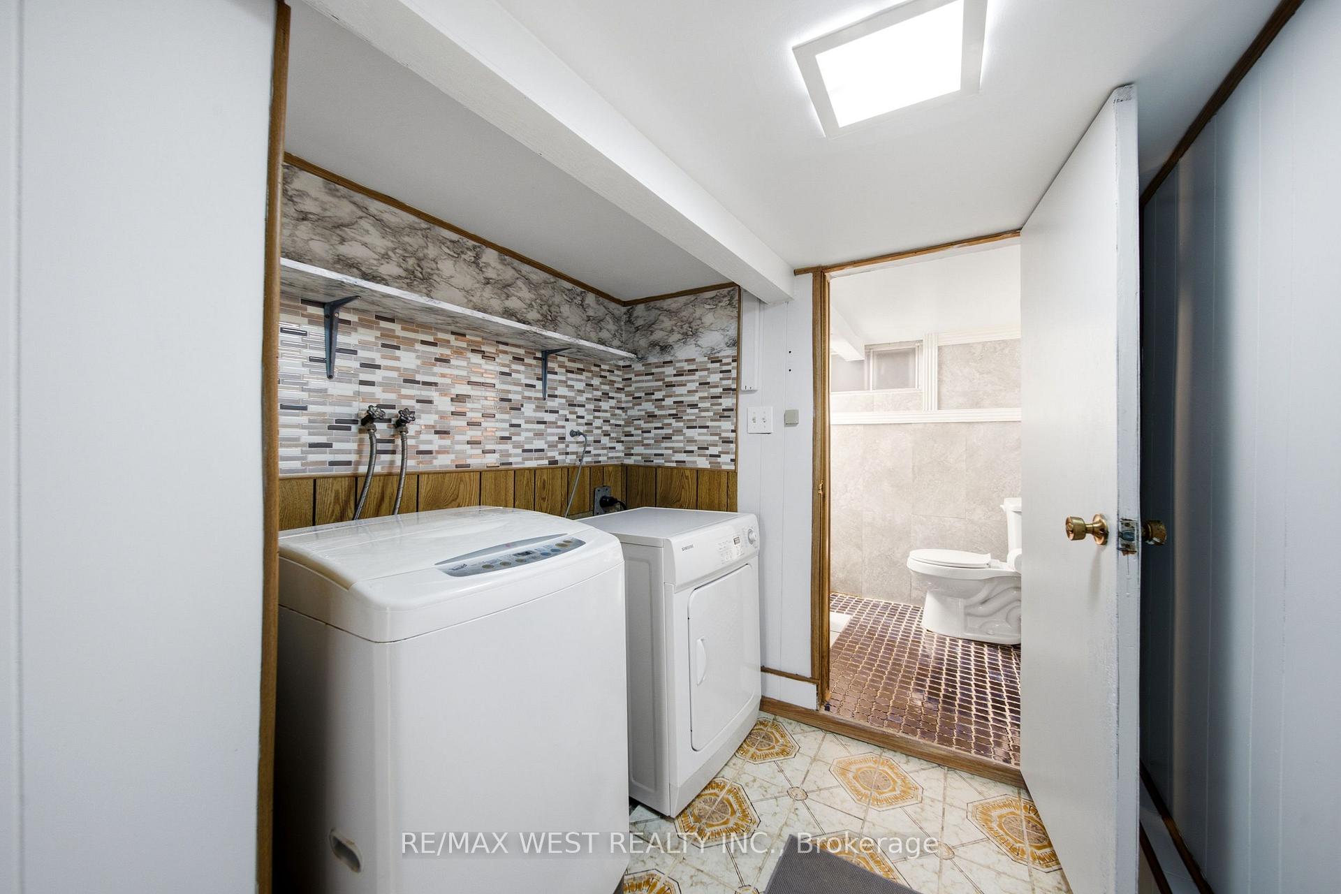 Photo 15 of 25 Batavia Avenue, Toronto, Rockcliffe-Smythe — HOMEH