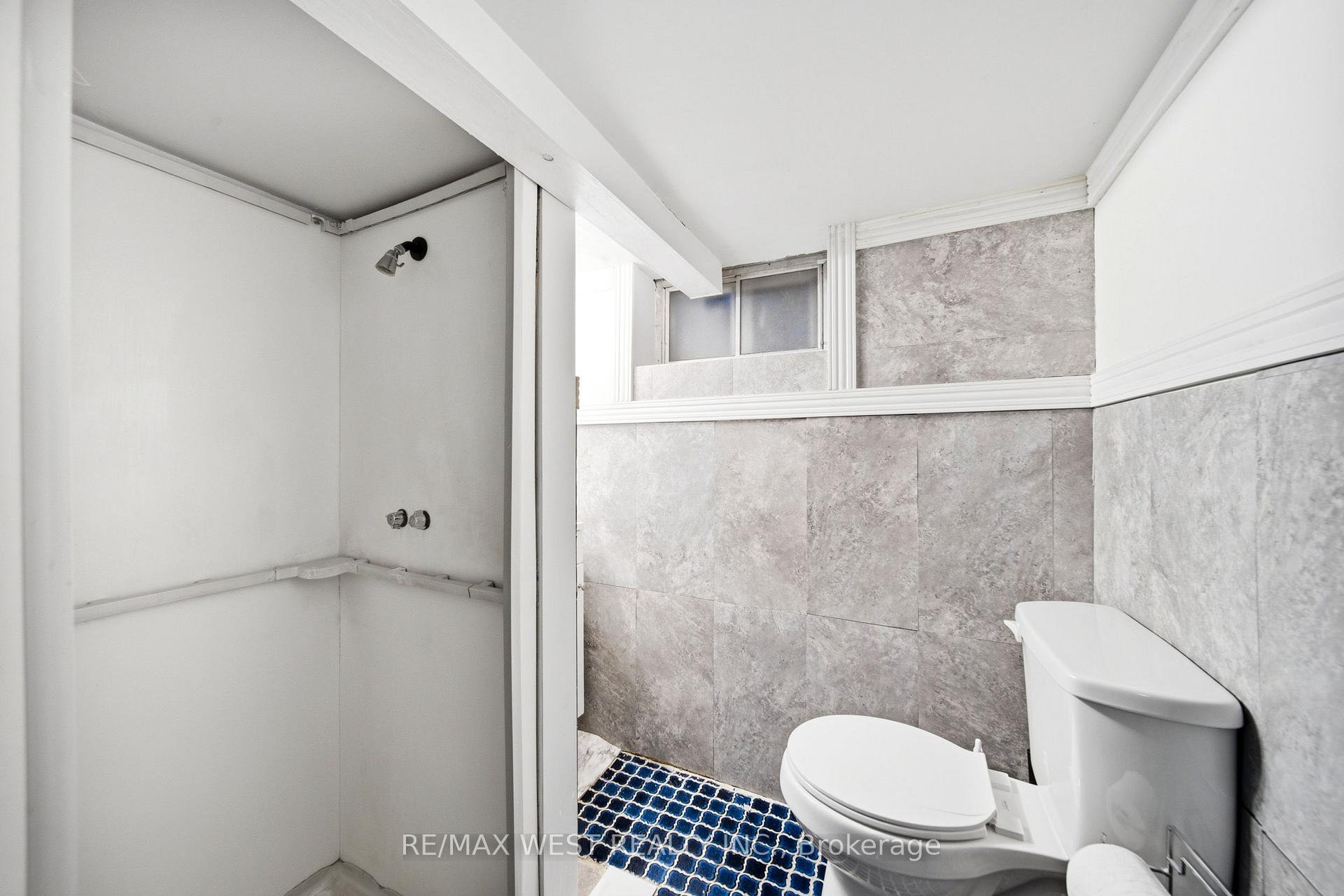 Photo 16 of 25 Batavia Avenue, Toronto, Rockcliffe-Smythe — HOMEH