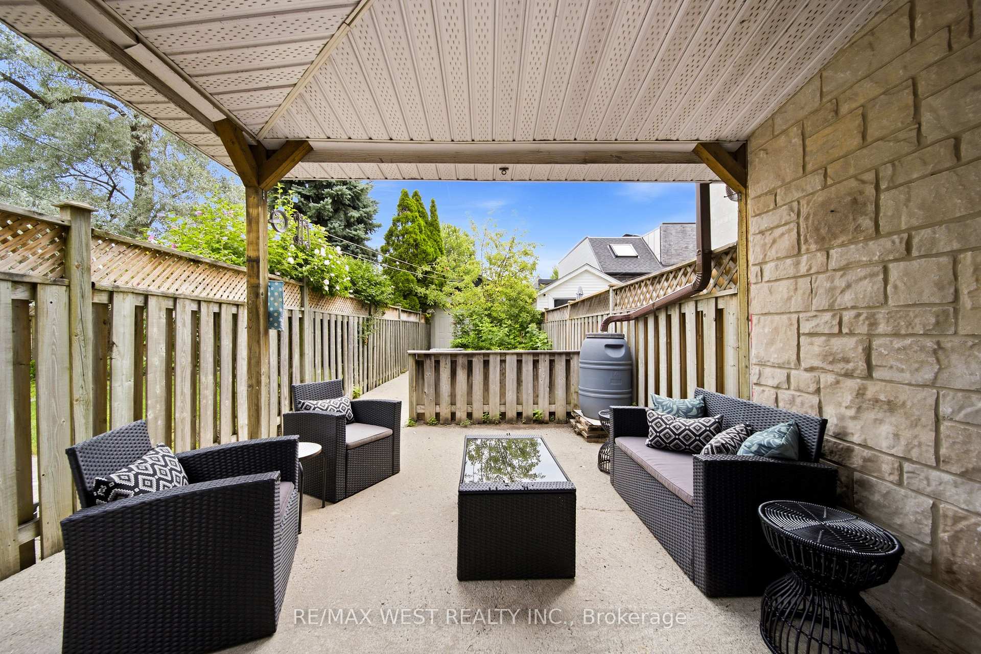 Photo 17 of 25 Batavia Avenue, Toronto, Rockcliffe-Smythe — HOMEH