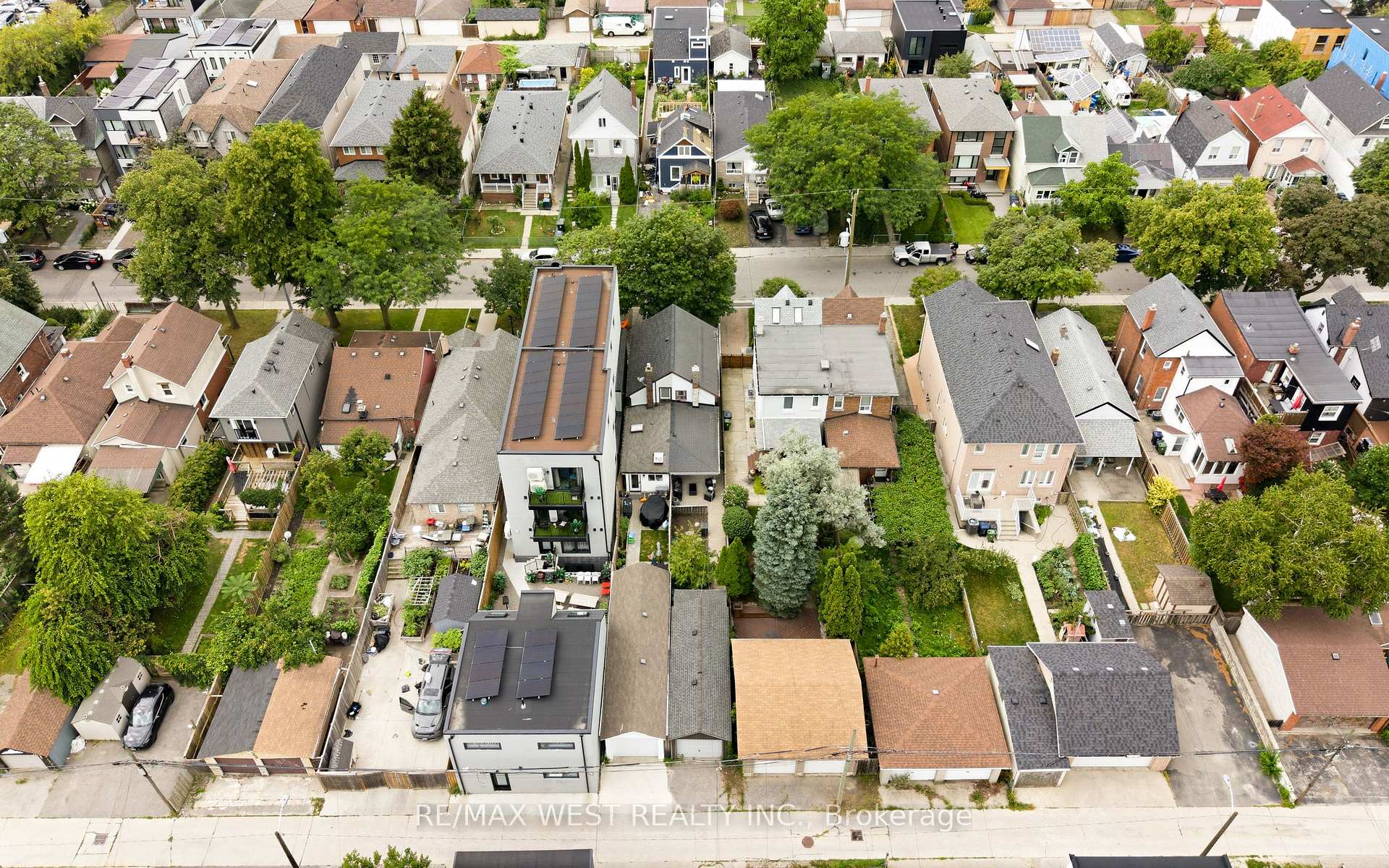 Photo 21 of 25 Batavia Avenue, Toronto, Rockcliffe-Smythe — HOMEH