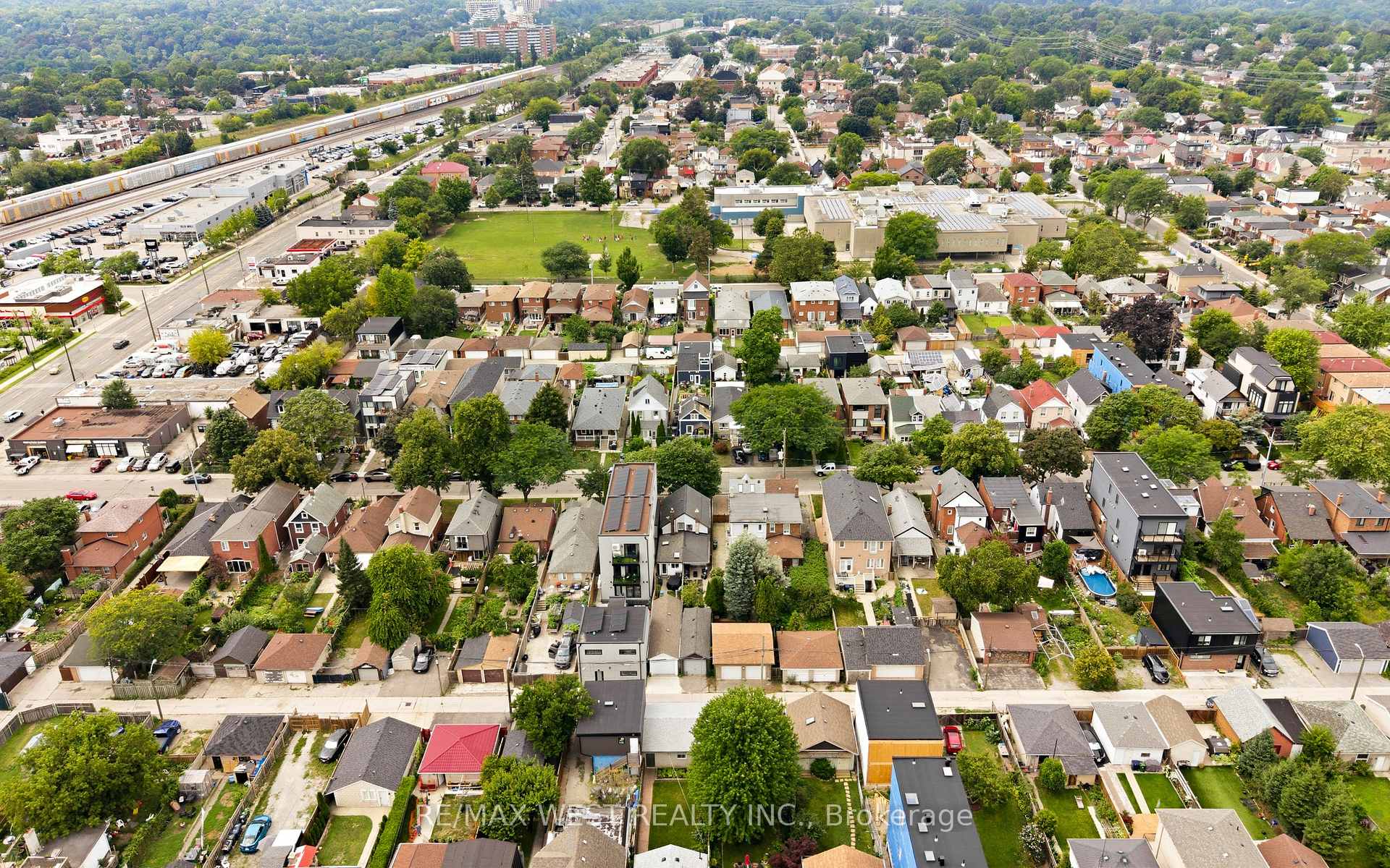 Photo 22 of 25 Batavia Avenue, Toronto, Rockcliffe-Smythe — HOMEH