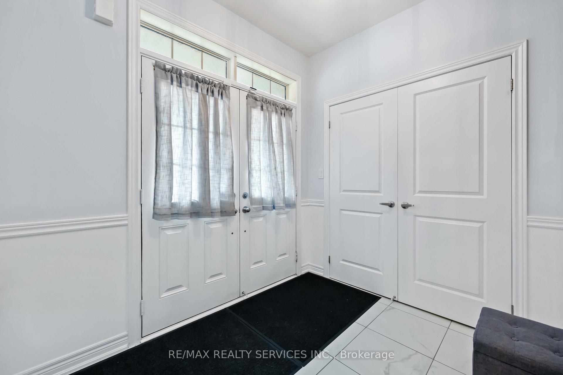 Photo 4 of 40 Mersey Street, Vaughan, Kleinburg — HOMEH