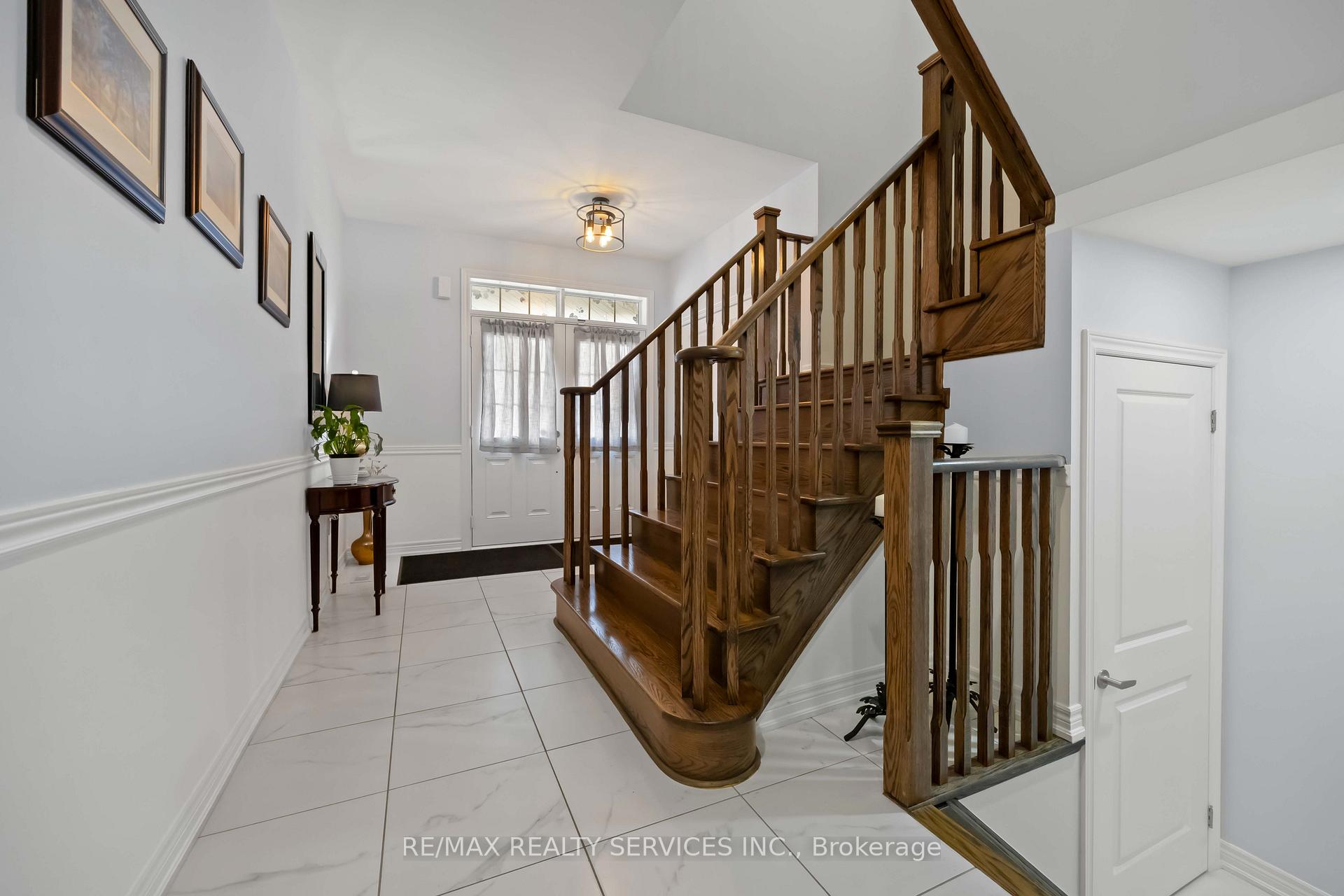 Photo 6 of 40 Mersey Street, Vaughan, Kleinburg — HOMEH