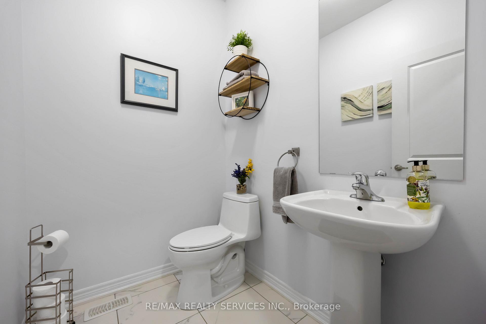 Photo 25 of 40 Mersey Street, Vaughan, Kleinburg — HOMEH