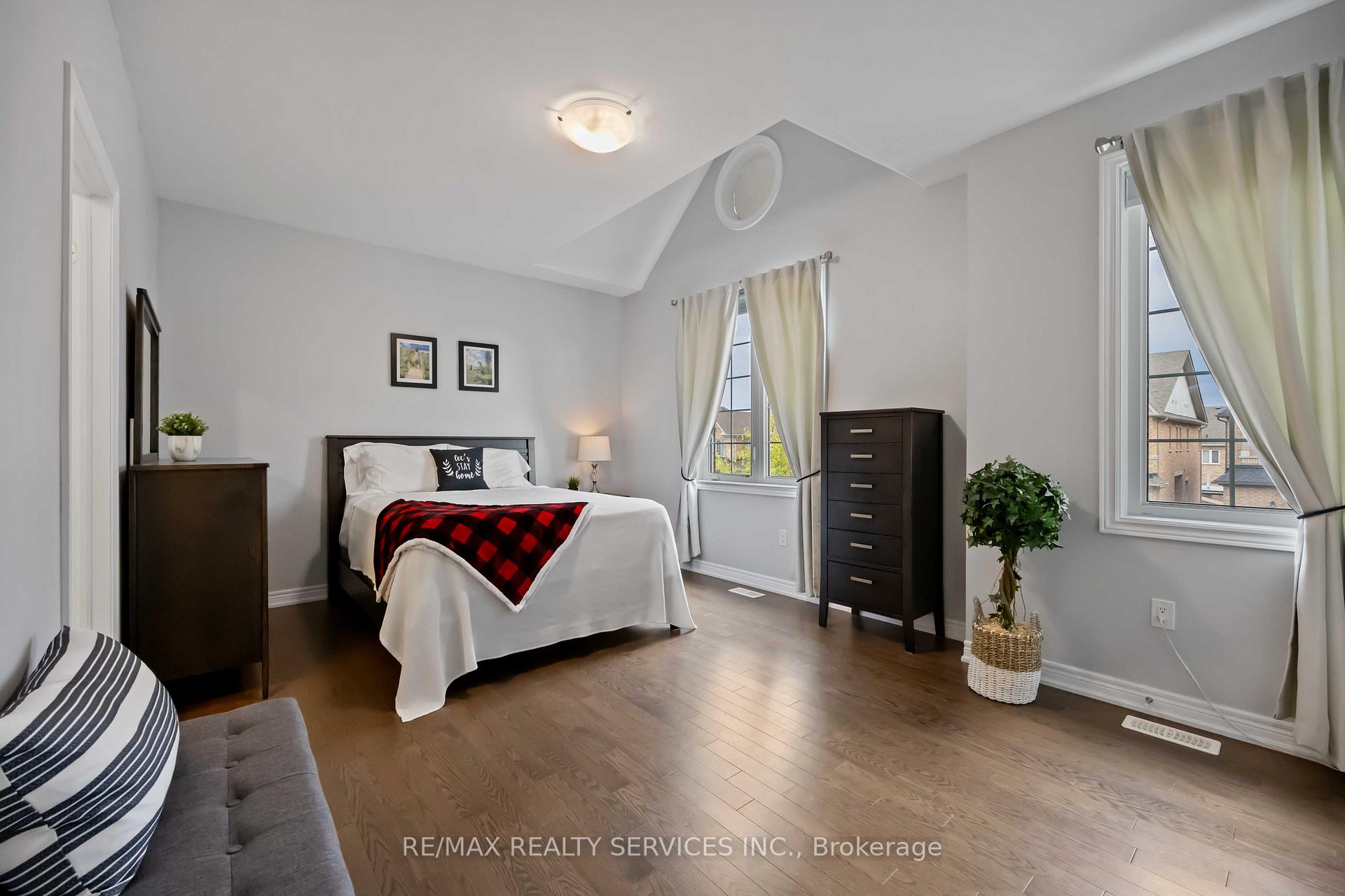 Photo 29 of 40 Mersey Street, Vaughan, Kleinburg — HOMEH