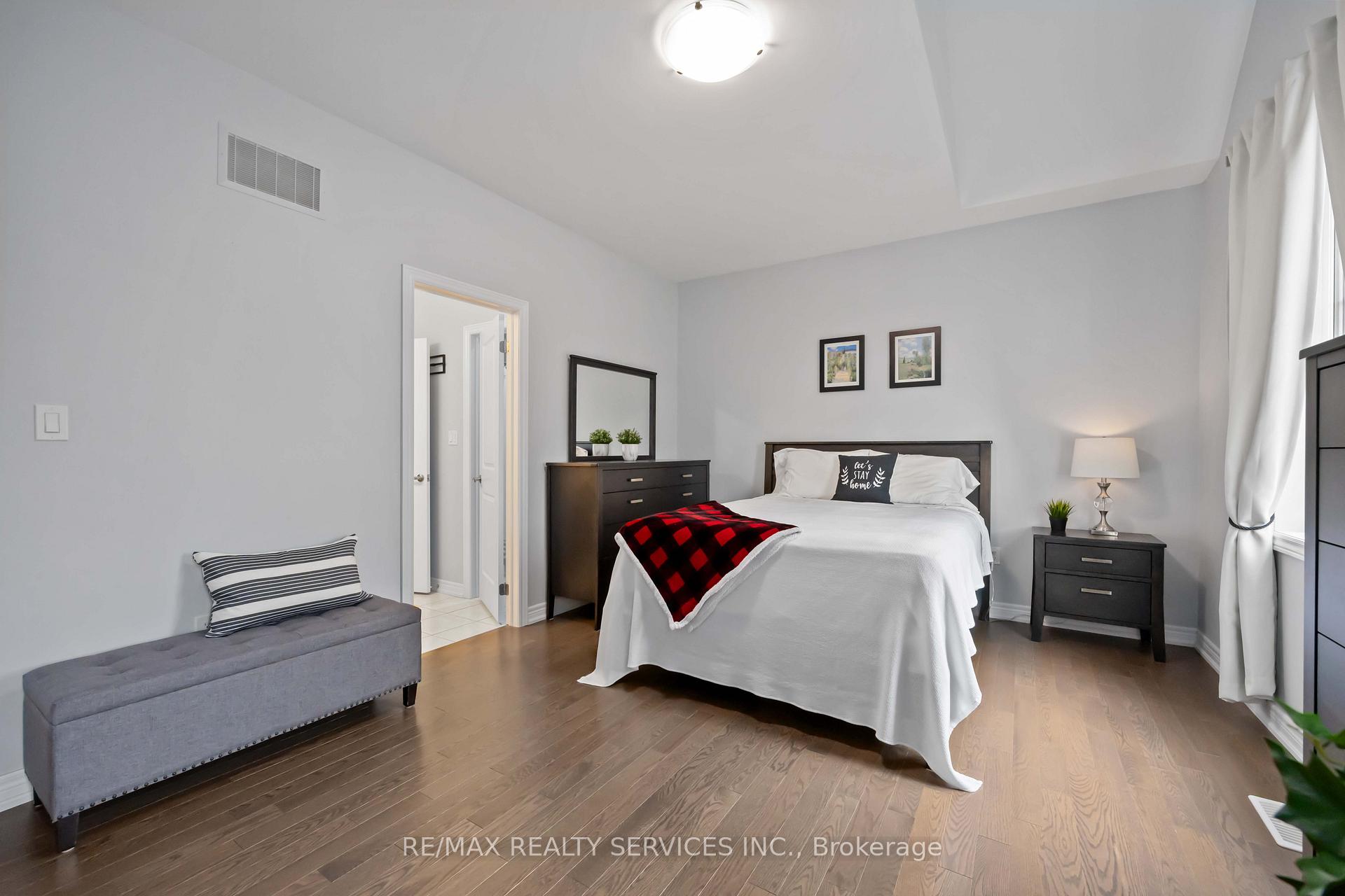 Photo 30 of 40 Mersey Street, Vaughan, Kleinburg — HOMEH