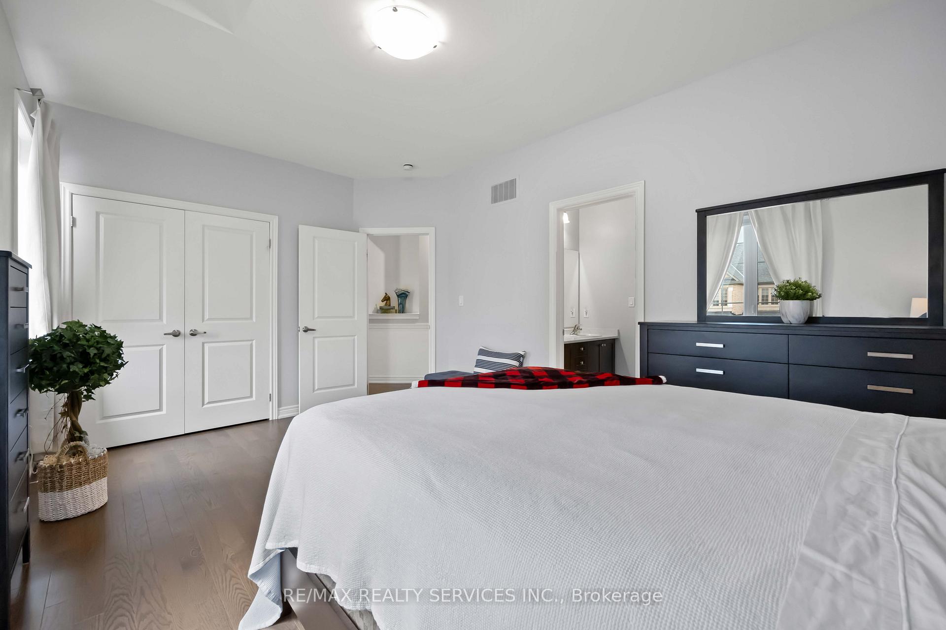 Photo 31 of 40 Mersey Street, Vaughan, Kleinburg — HOMEH