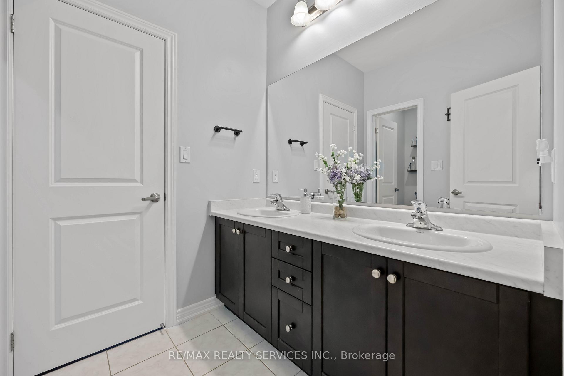 Photo 32 of 40 Mersey Street, Vaughan, Kleinburg — HOMEH