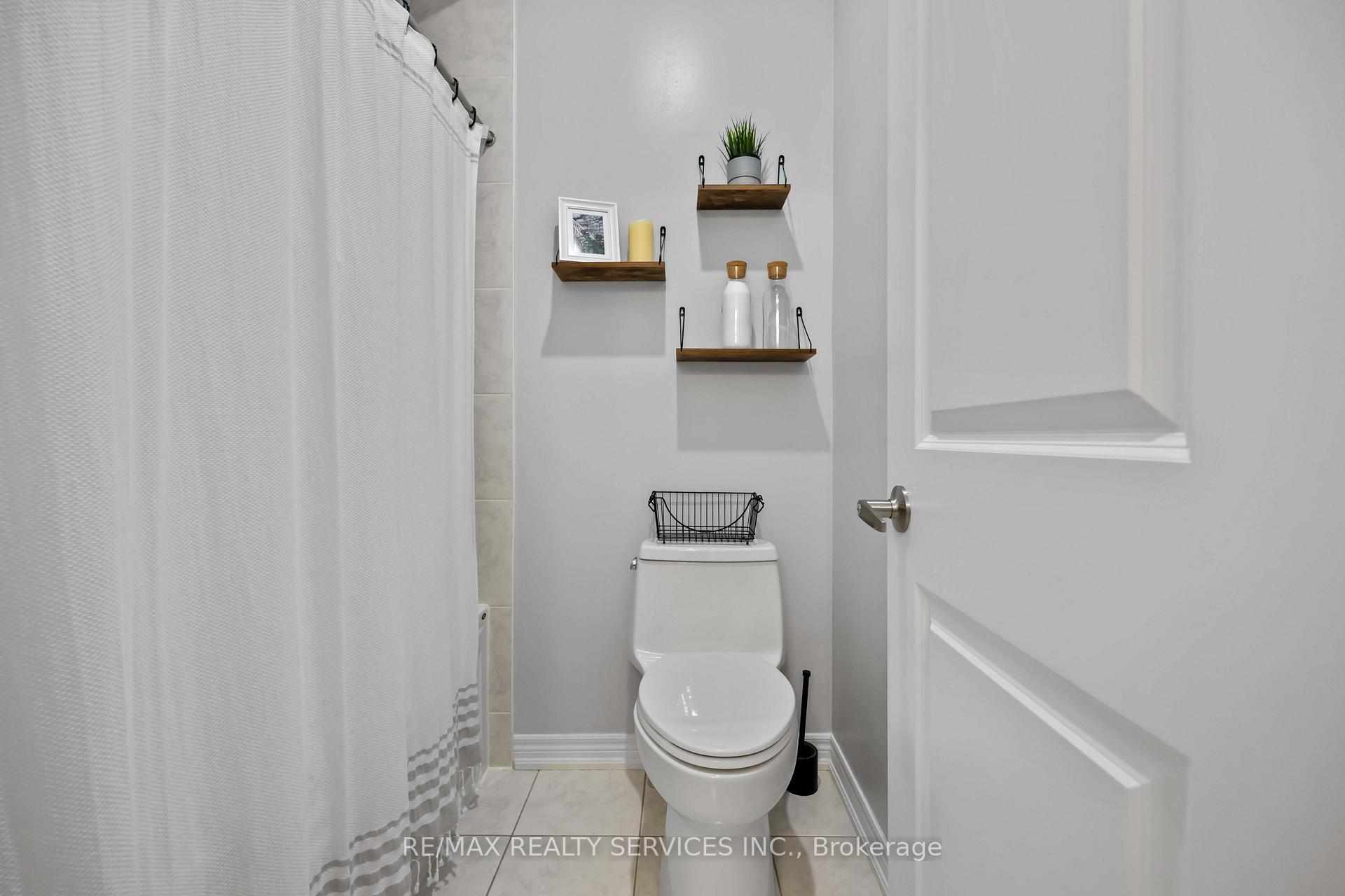 Photo 33 of 40 Mersey Street, Vaughan, Kleinburg — HOMEH