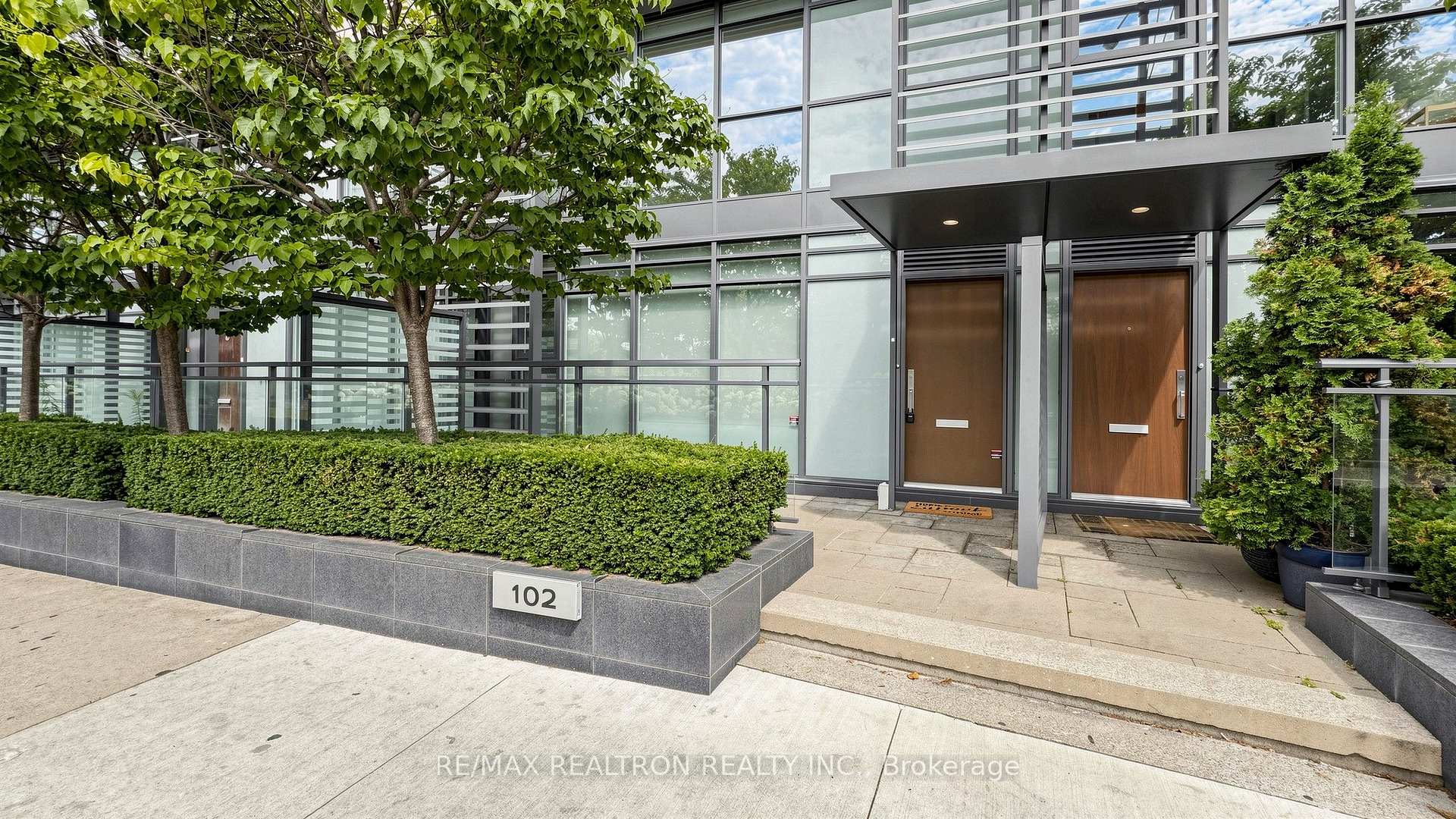 Photo 1 of 102 Fort York Boulevard, Toronto, Waterfront Communities — HOMEH