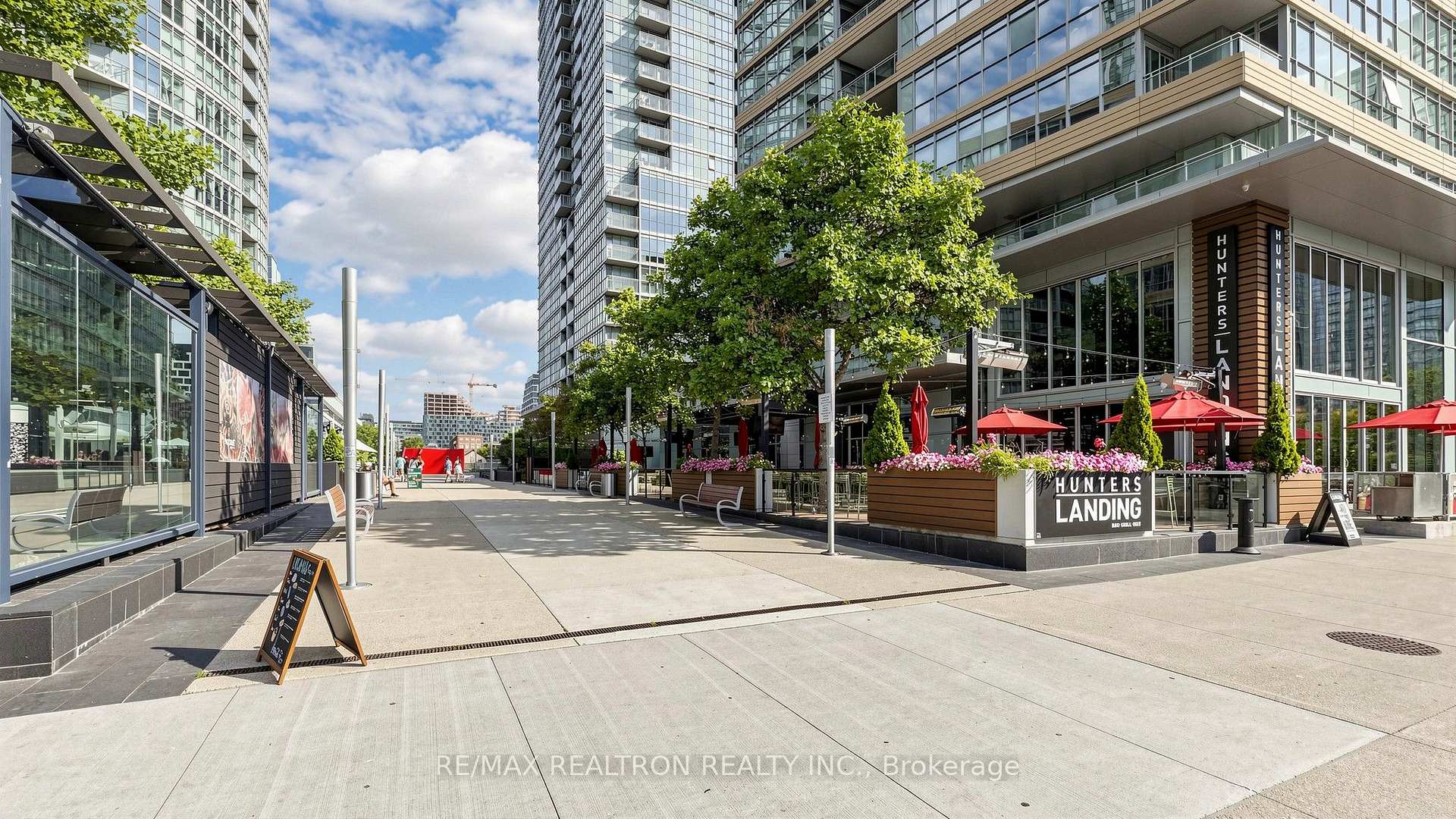 Photo 3 of 102 Fort York Boulevard, Toronto, Waterfront Communities — HOMEH
