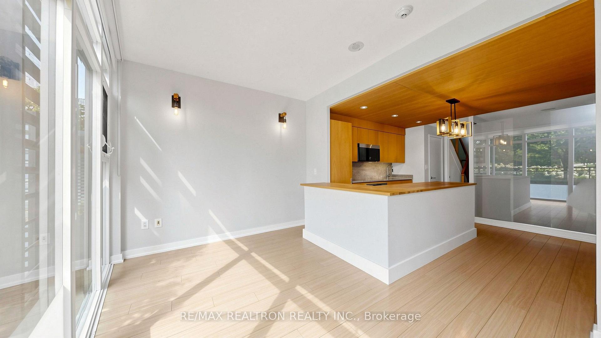 Photo 12 of 102 Fort York Boulevard, Toronto, Waterfront Communities — HOMEH