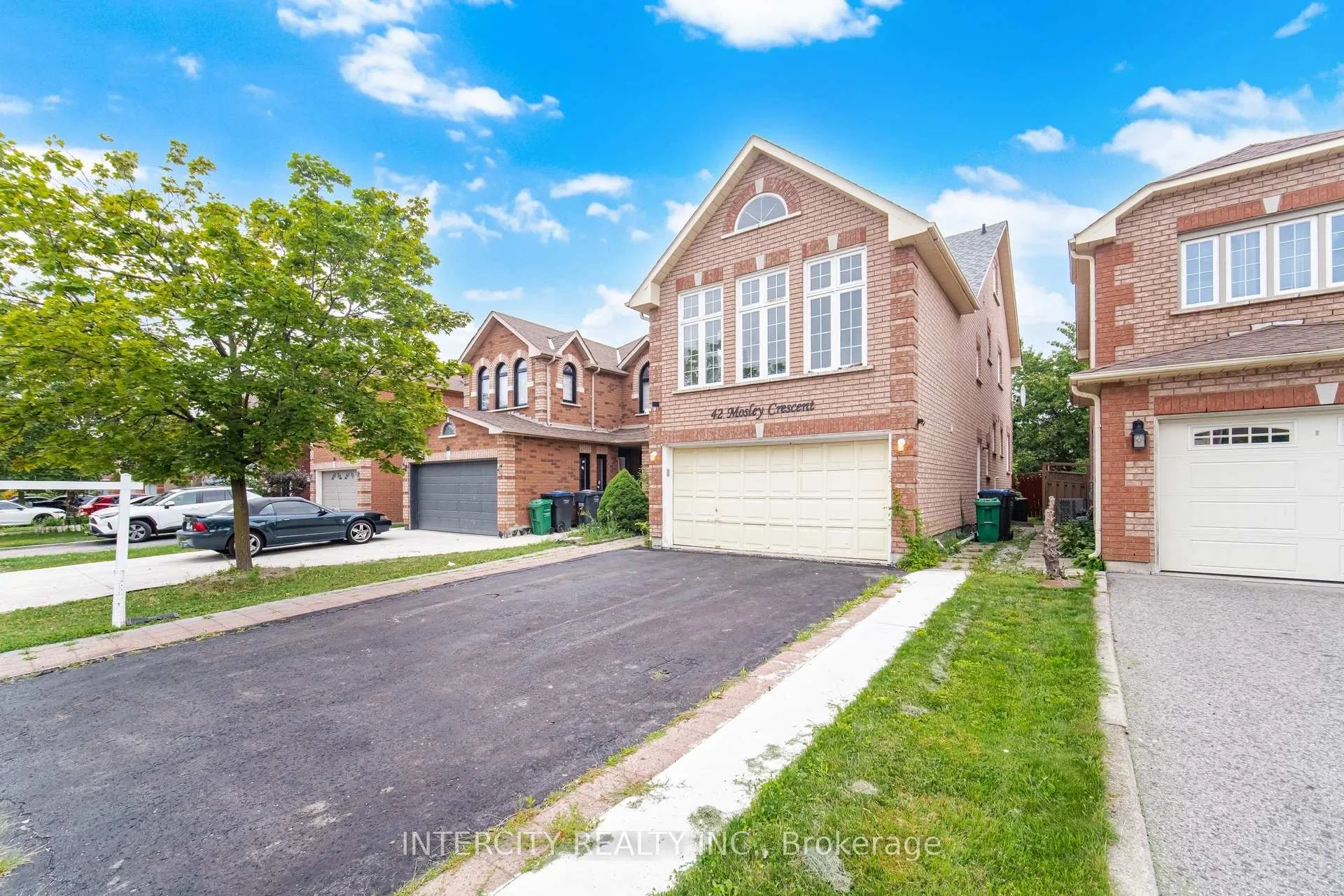 Photo 3 of 42 Mosley Crescent, Brampton, Fletcher's West — HOMEH