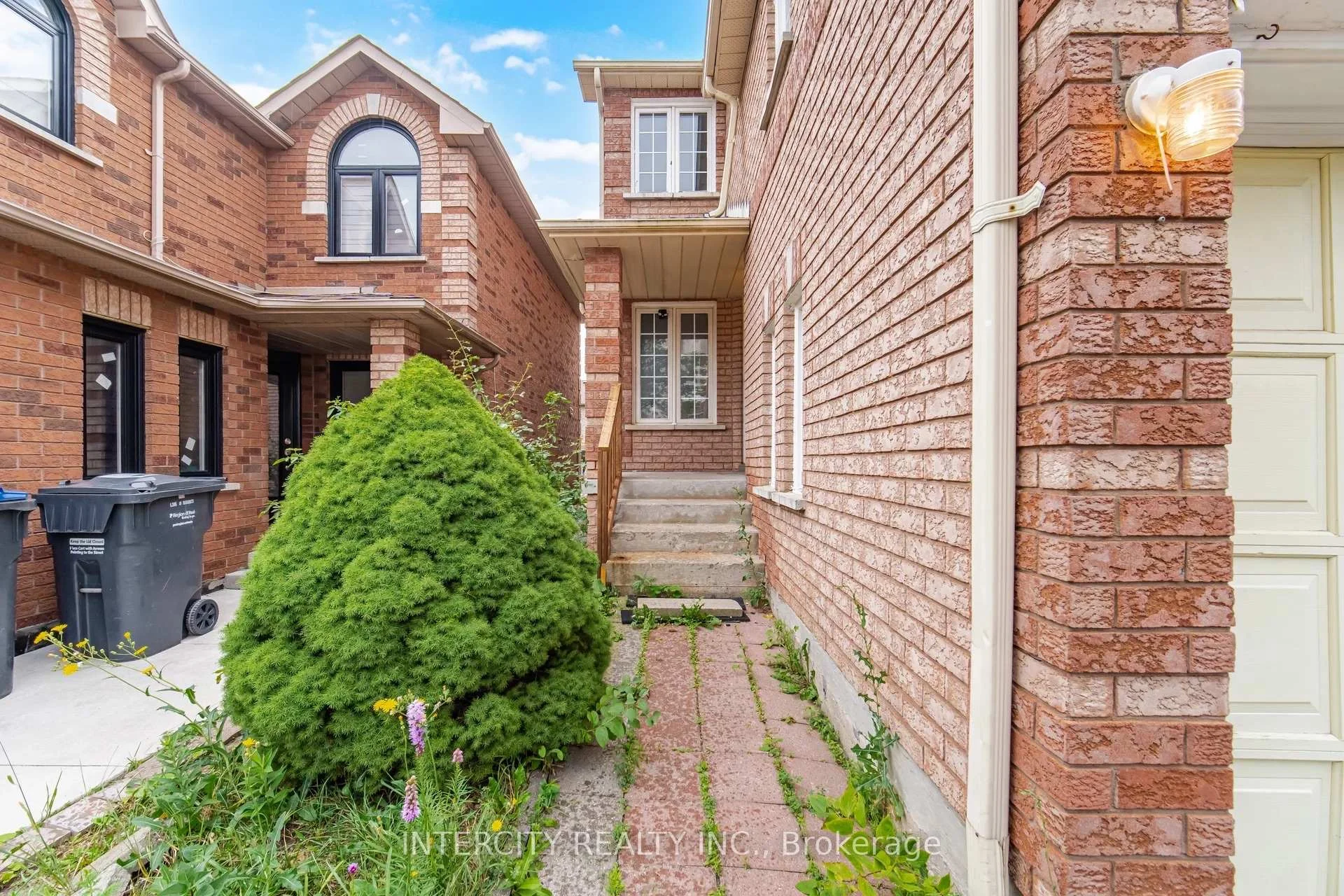 Photo 5 of 42 Mosley Crescent, Brampton, Fletcher's West — HOMEH