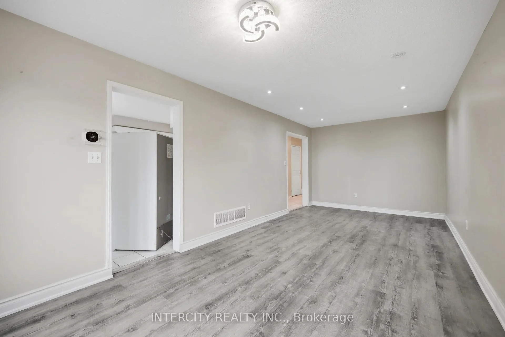 Photo 8 of 42 Mosley Crescent, Brampton, Fletcher's West — HOMEH