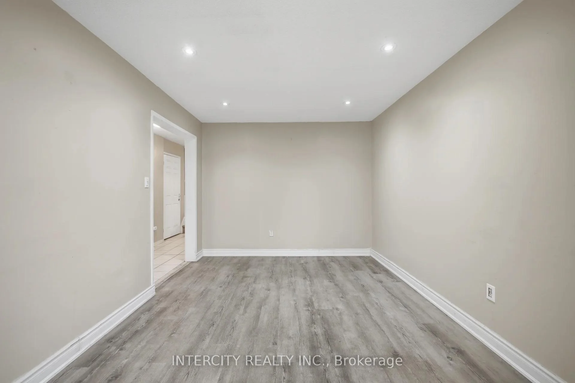 Photo 9 of 42 Mosley Crescent, Brampton, Fletcher's West — HOMEH