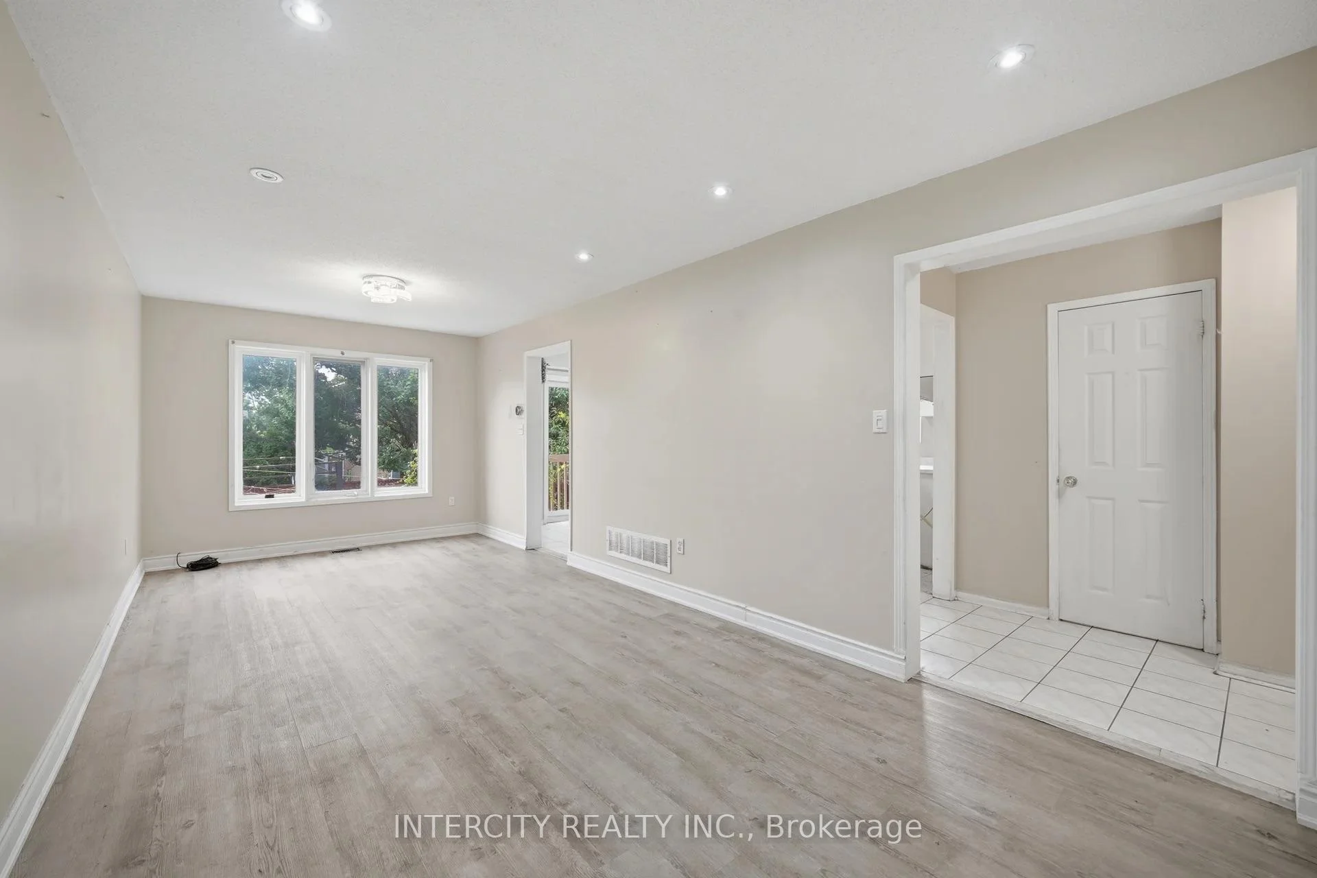 Photo 10 of 42 Mosley Crescent, Brampton, Fletcher's West — HOMEH