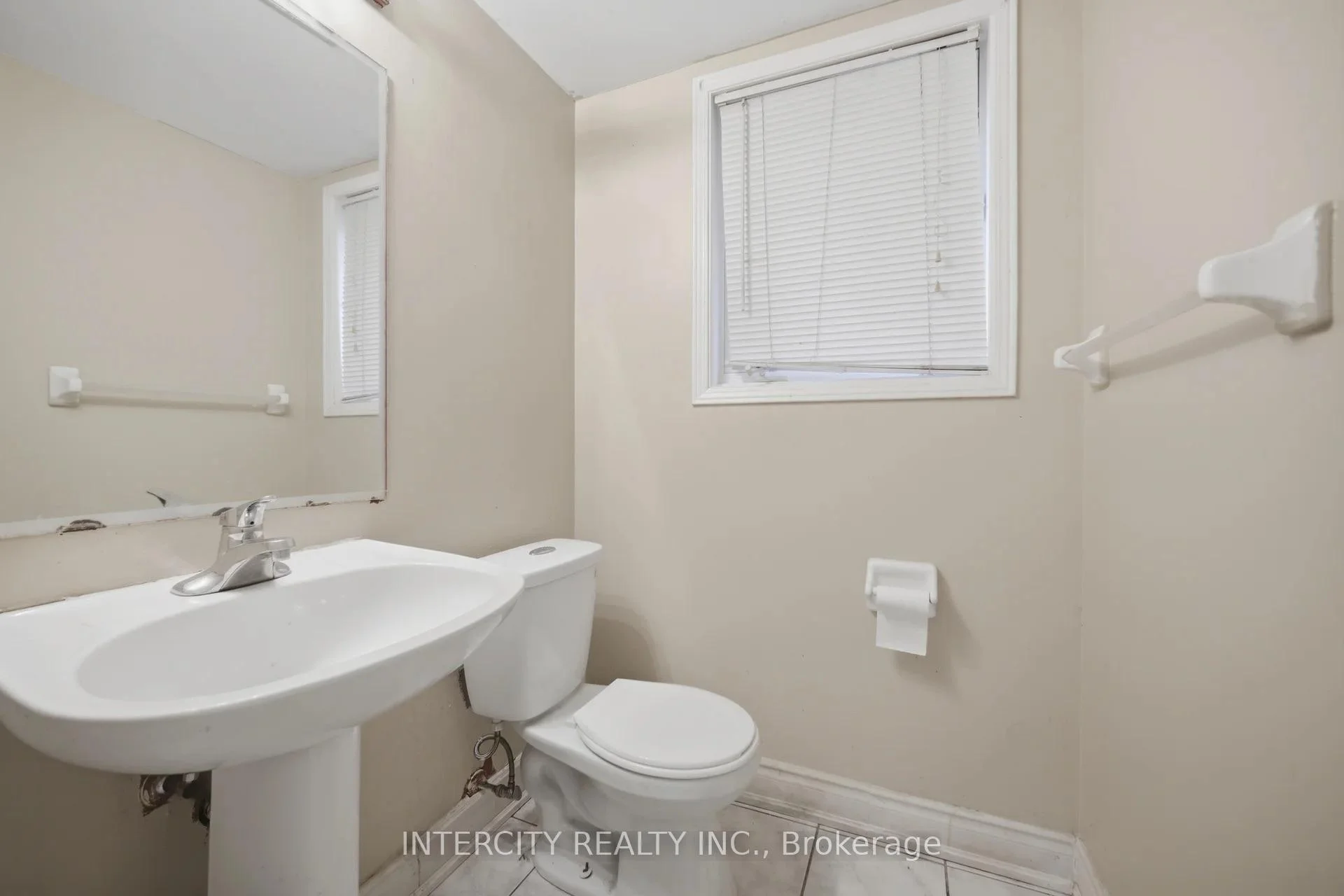 Photo 15 of 42 Mosley Crescent, Brampton, Fletcher's West — HOMEH