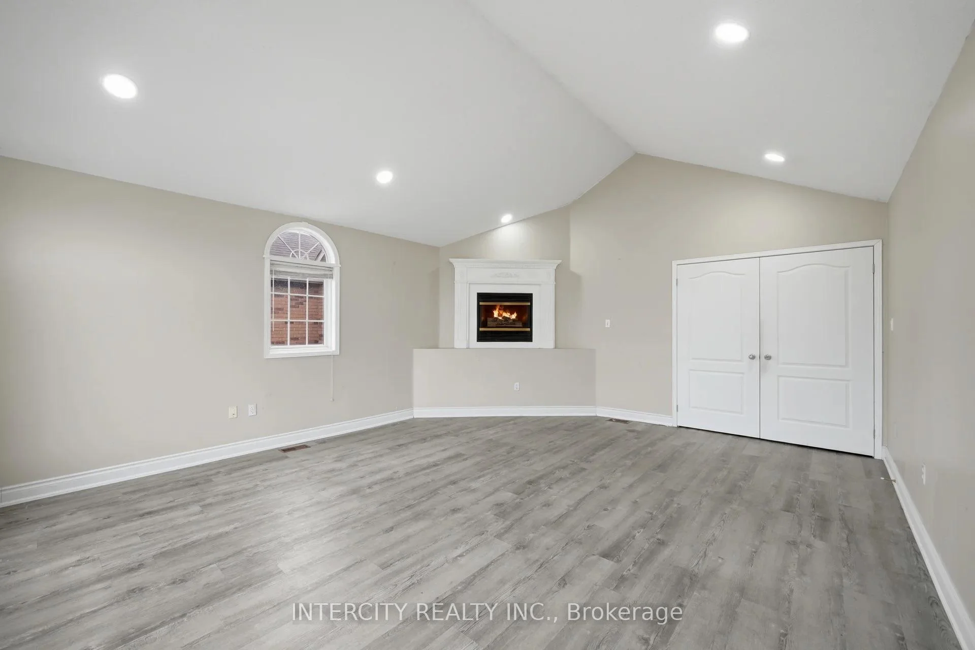 Photo 19 of 42 Mosley Crescent, Brampton, Fletcher's West — HOMEH
