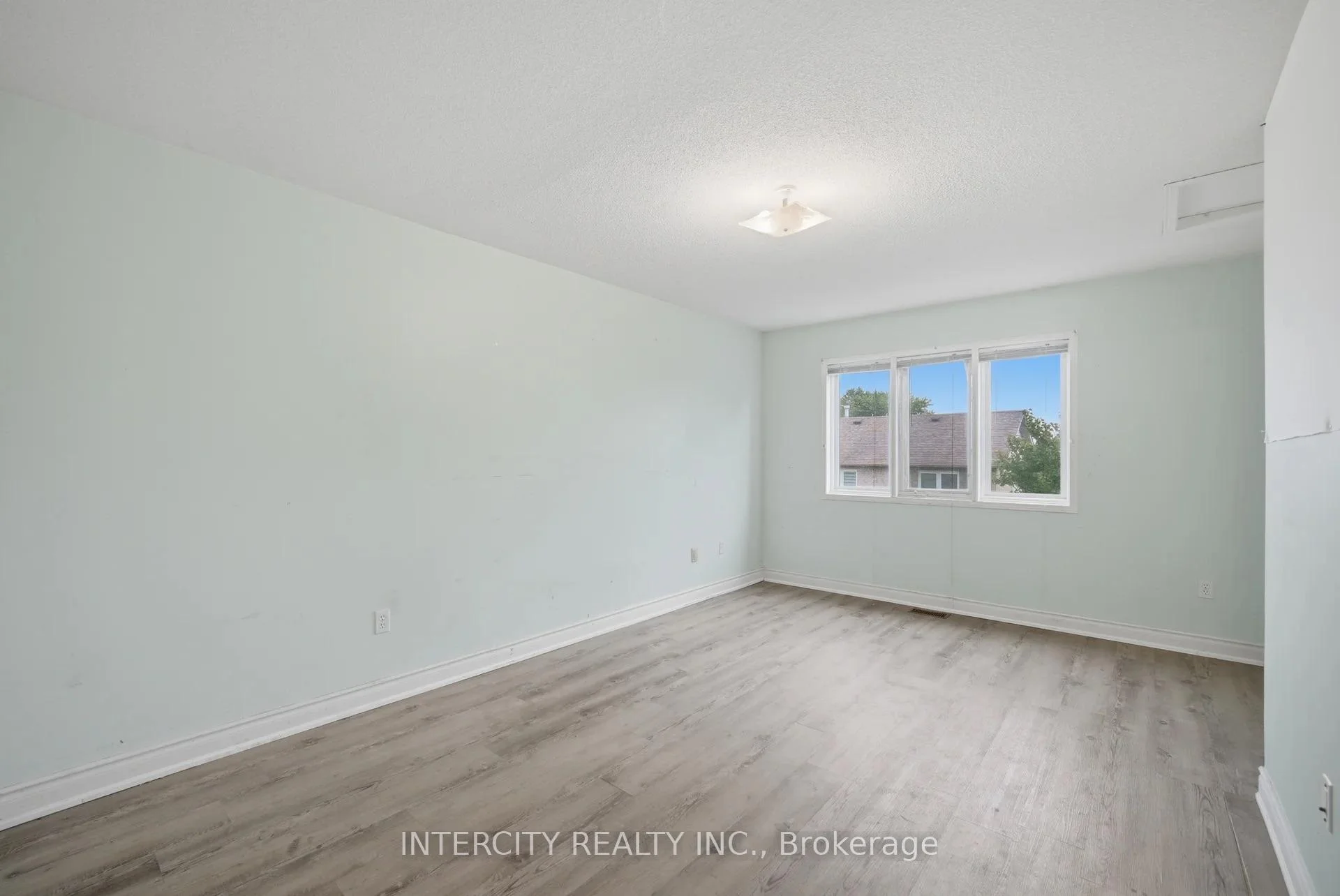 Photo 22 of 42 Mosley Crescent, Brampton, Fletcher's West — HOMEH