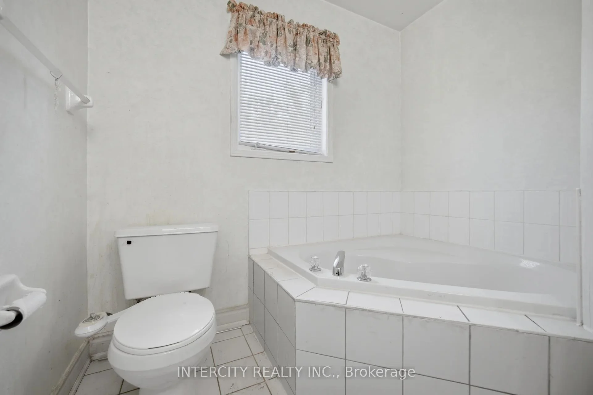 Photo 26 of 42 Mosley Crescent, Brampton, Fletcher's West — HOMEH