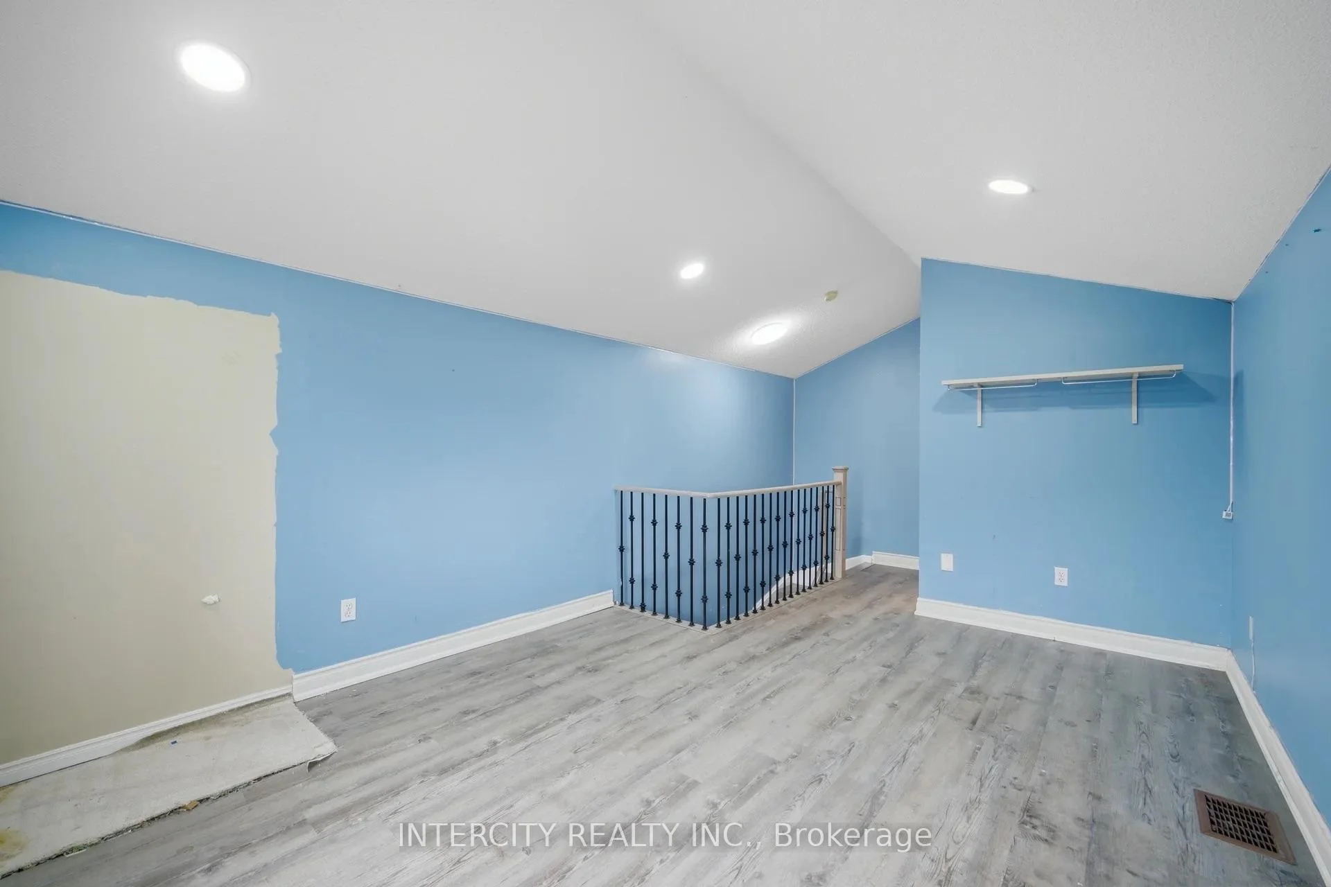 Photo 36 of 42 Mosley Crescent, Brampton, Fletcher's West — HOMEH
