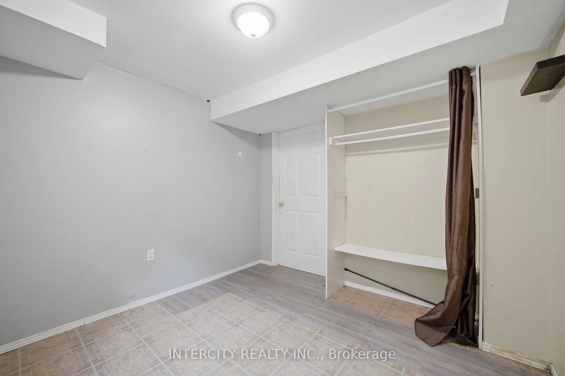 Photo 44 of 42 Mosley Crescent, Brampton, Fletcher's West — HOMEH