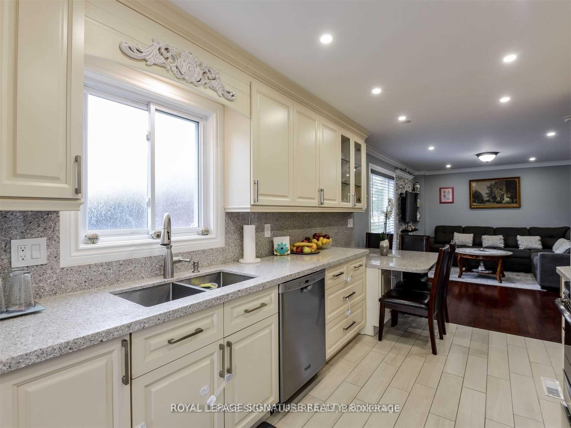 Photo 11 of 6222 Fullerton Crescent, Mississauga, Meadowvale — HOMEH