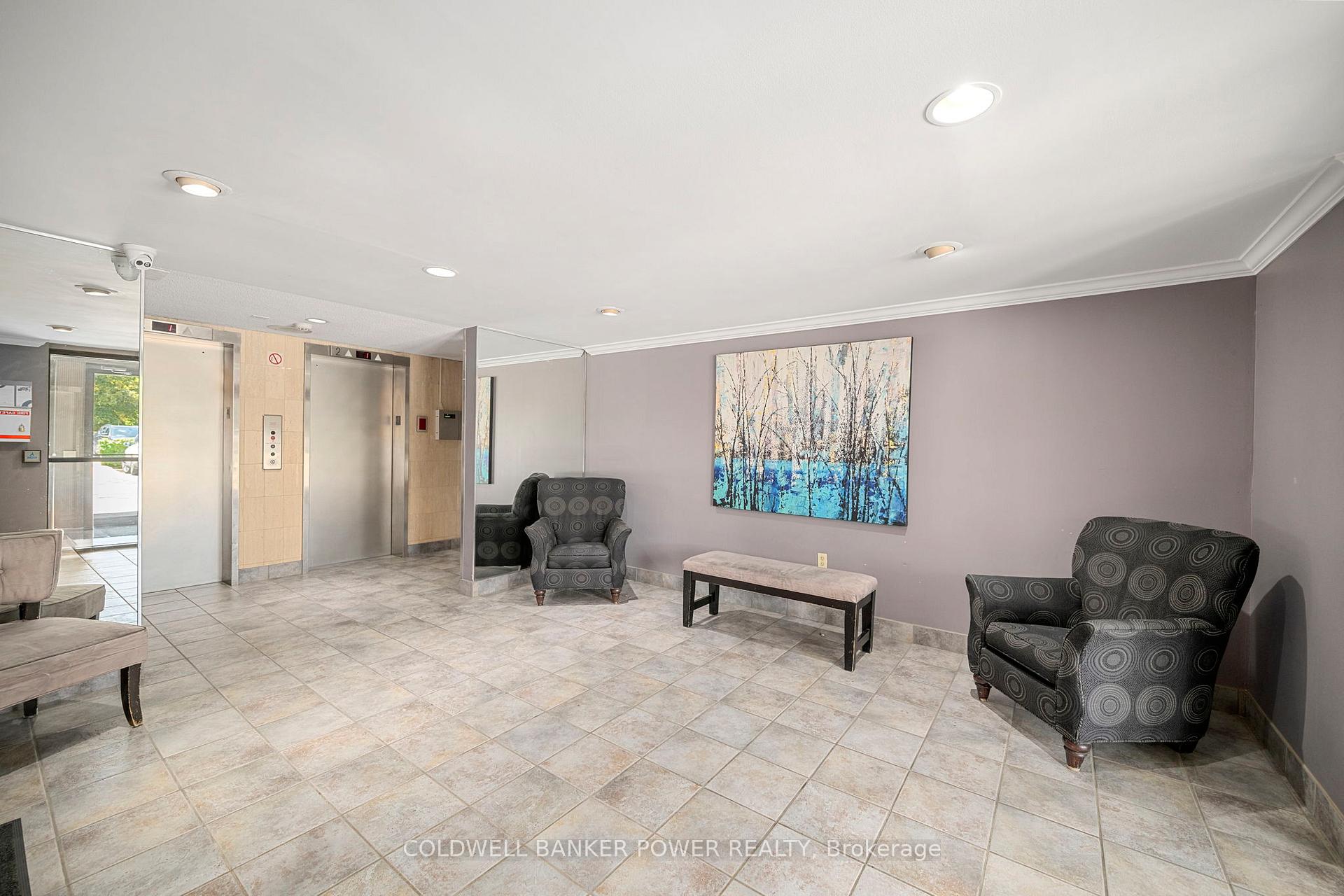 Photo 3 of Unit 704, 600 Grenfell Drive, London, North C — HOMEH