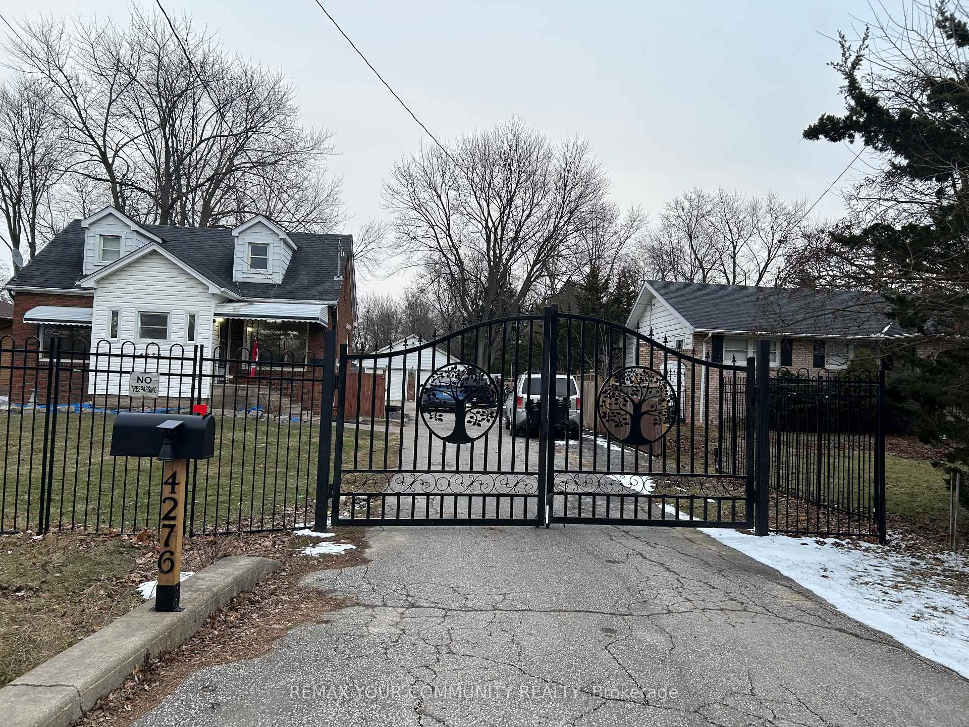 Photo of 4276 Howard Avenue